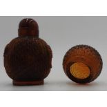 CHINESE 'BASKETWEAVE' AMBER GLASS SNUFF BOTTLE 20TH CENTURY together with a similar waterpot (2)