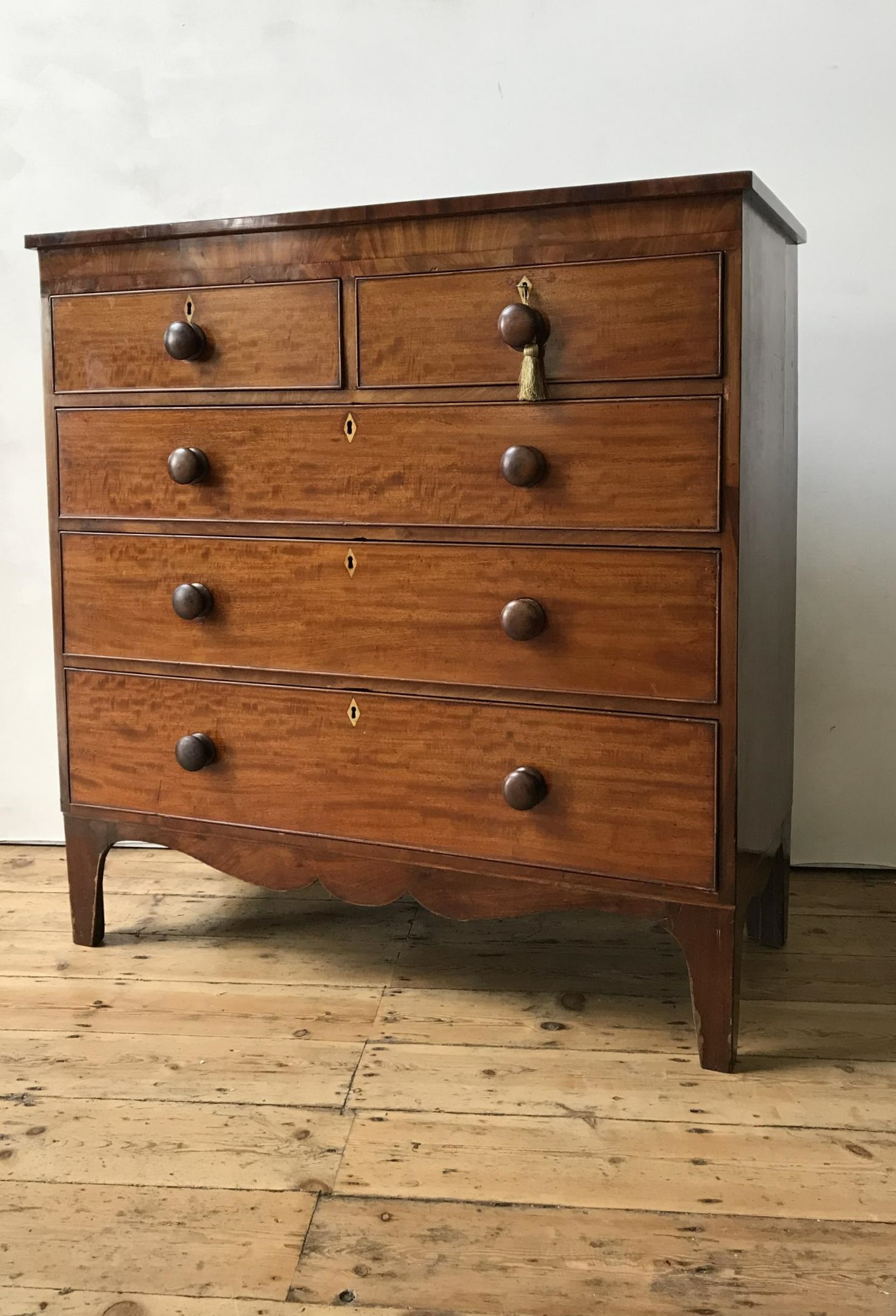 A 19th CENTURY MAHOGANY CHEST OF FIVE DRAWERS ON SPLAYED BRACKET FEET, two short drawers over - Image 2 of 3