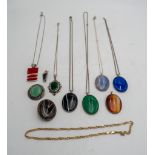 A 9CT GOLD NECKLACE, SIX SILVER HARD STONE SET PENDANTS, TWO SILVER HARDSTONE AND ENAMELLED SILVER
