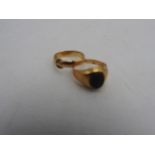 9CT GOLD BELT RING AND 9CT GOLD SIGNET RING, total weight 8g