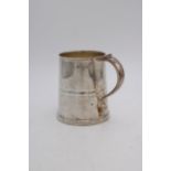 A HEAVY KINGSWAY PLATE E.P.N.S TAPERED TANKARD WITH HANDLE, 11.5cm high