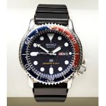 SEIKO 'PEPSI' QUARTZ DIVERS WATCH, with rotating blue/red bezel, black dial and day/date window with