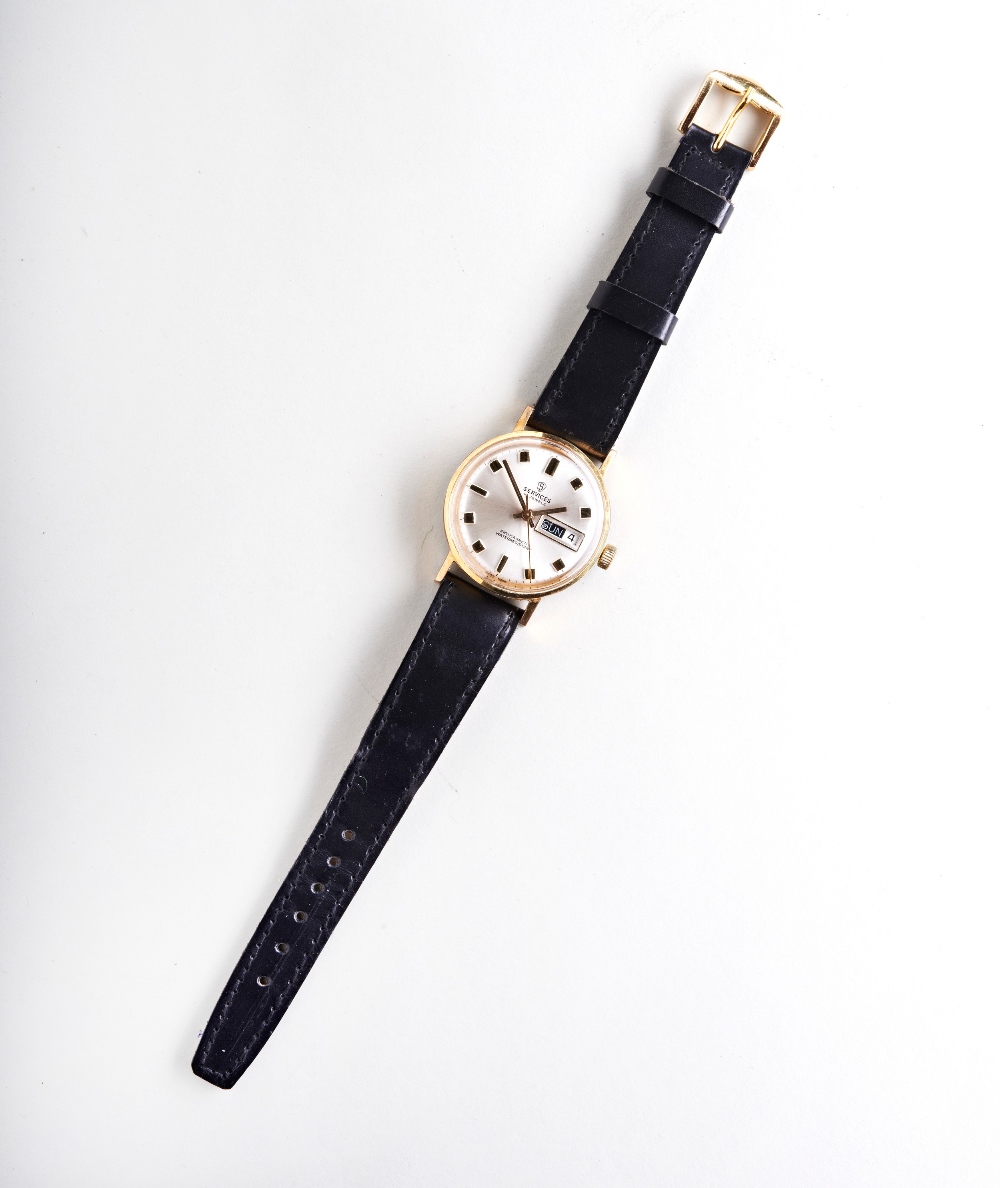 SERVICES MANUAL WIND GOLD PLATED DAY/DATE GENTS DRESS WRISTWATCH, c1960s, the pearlised dial with - Image 2 of 3