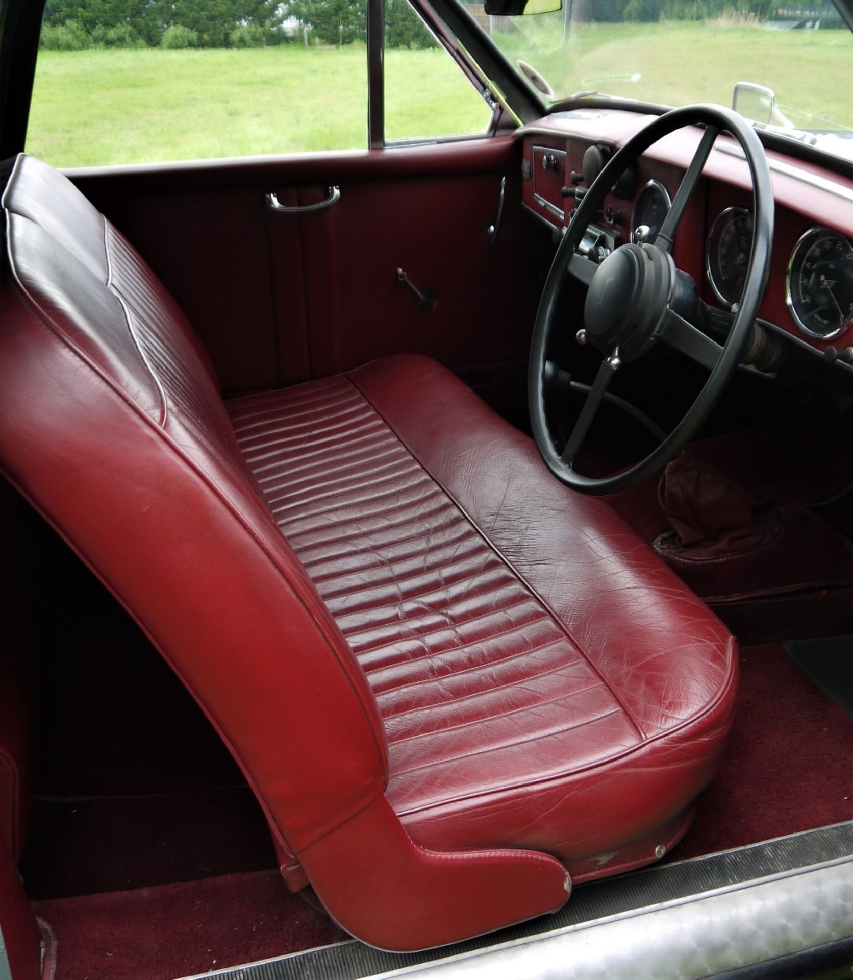 1952 JENSEN INTERCEPTOR CABRIOLET Registration Number: USK 657 Chassis Number: INT 18344Y Recorded - Image 22 of 41