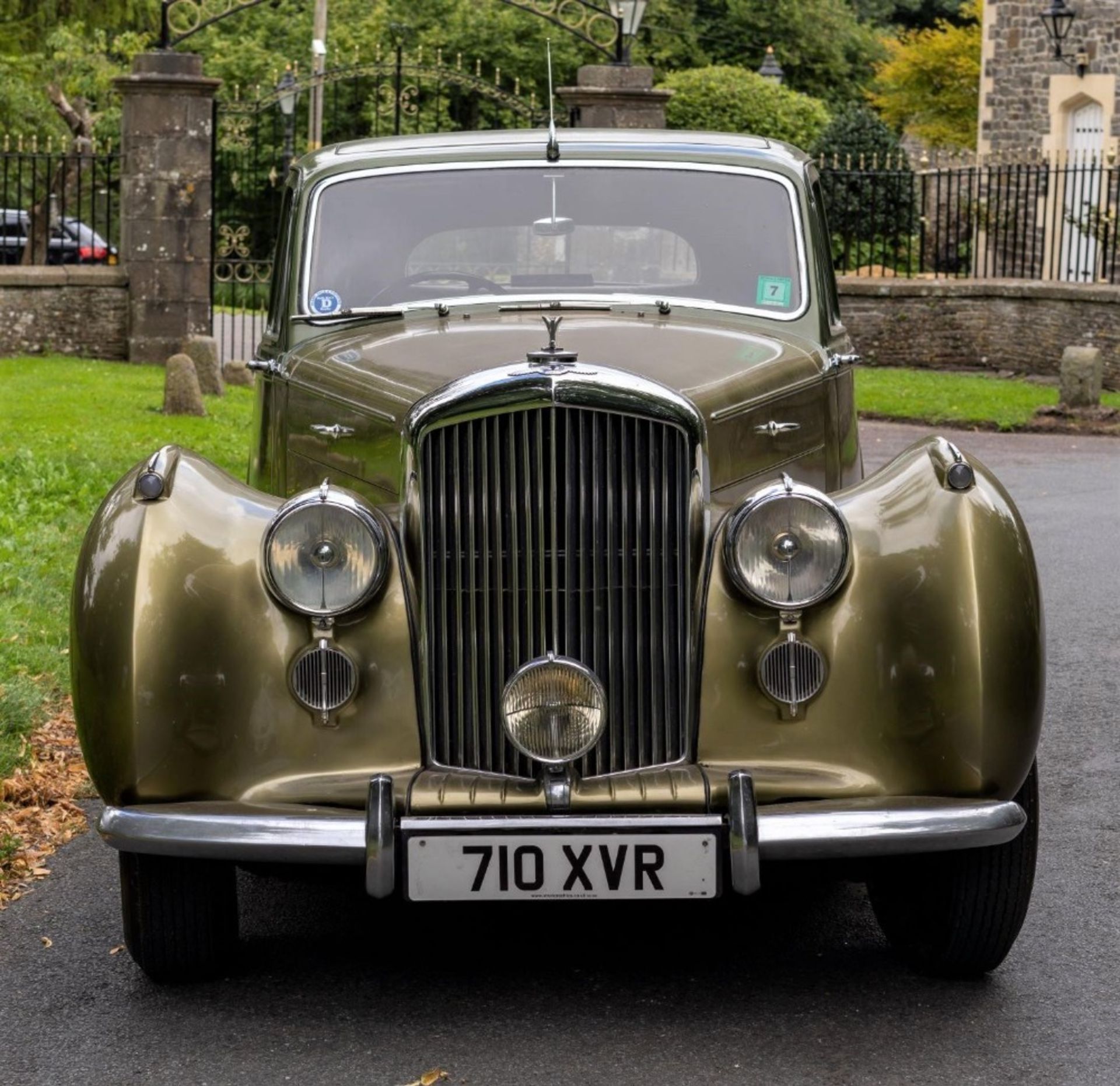 1954 BENTLEY R-TYPE 4½-LITRE SALOON Registration Number: 710 XVR Chassis Number: B292YD   Four speed - Image 3 of 22