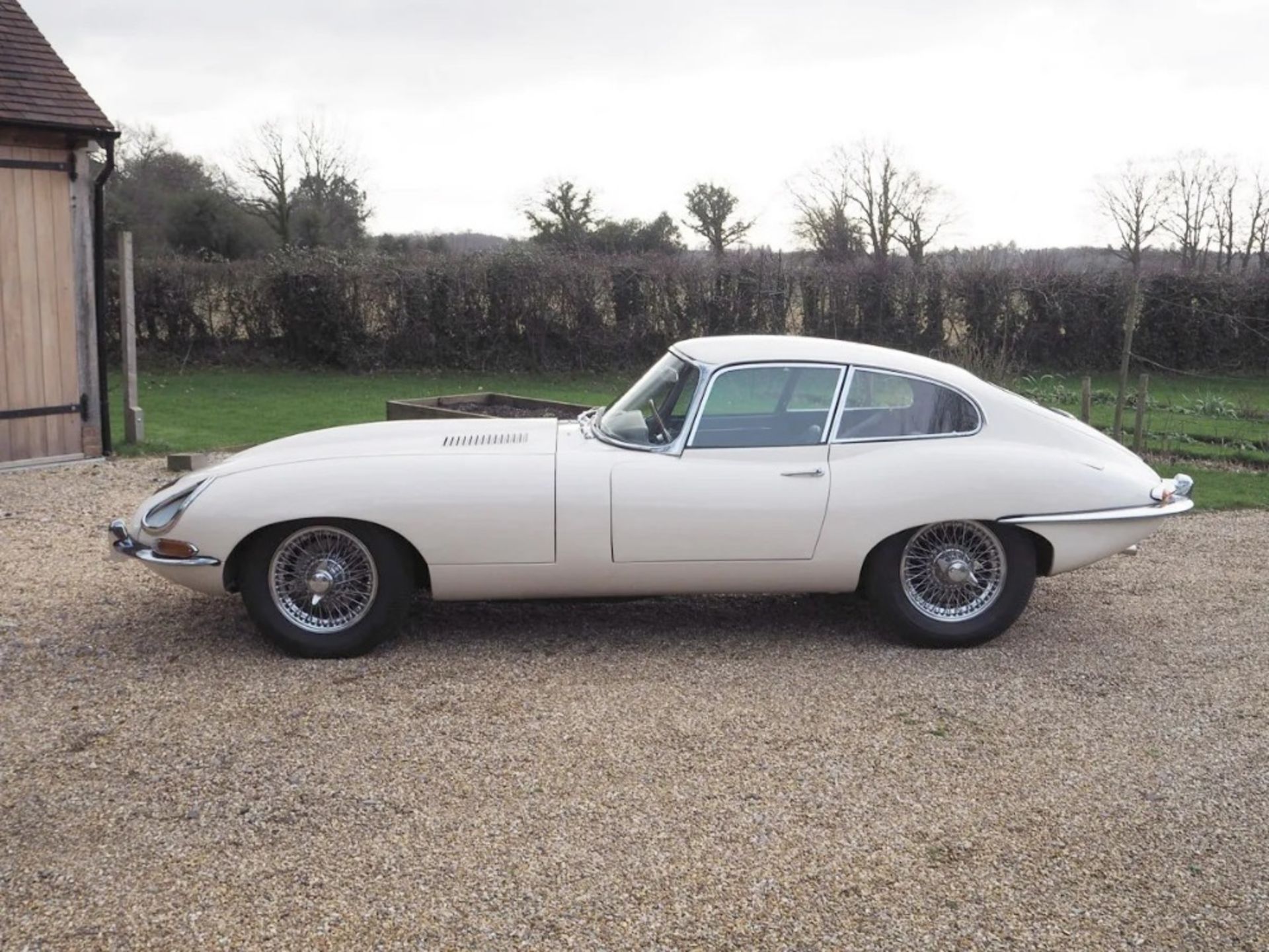 1962 JAGUAR E-TYPE SERIES I FIXED HEAD COUPE Registration Number: 696 VC Chassis Number: 860911 - Image 2 of 12