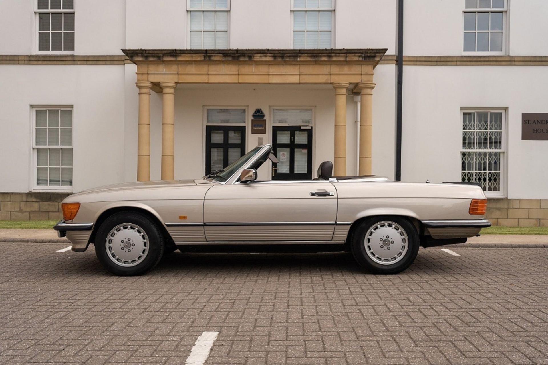 1986 MERCEDES-BENZ 500 SL Registration Number: D896 UTU Chassis Number: WDB1070462A050905 Recorded - Image 8 of 26