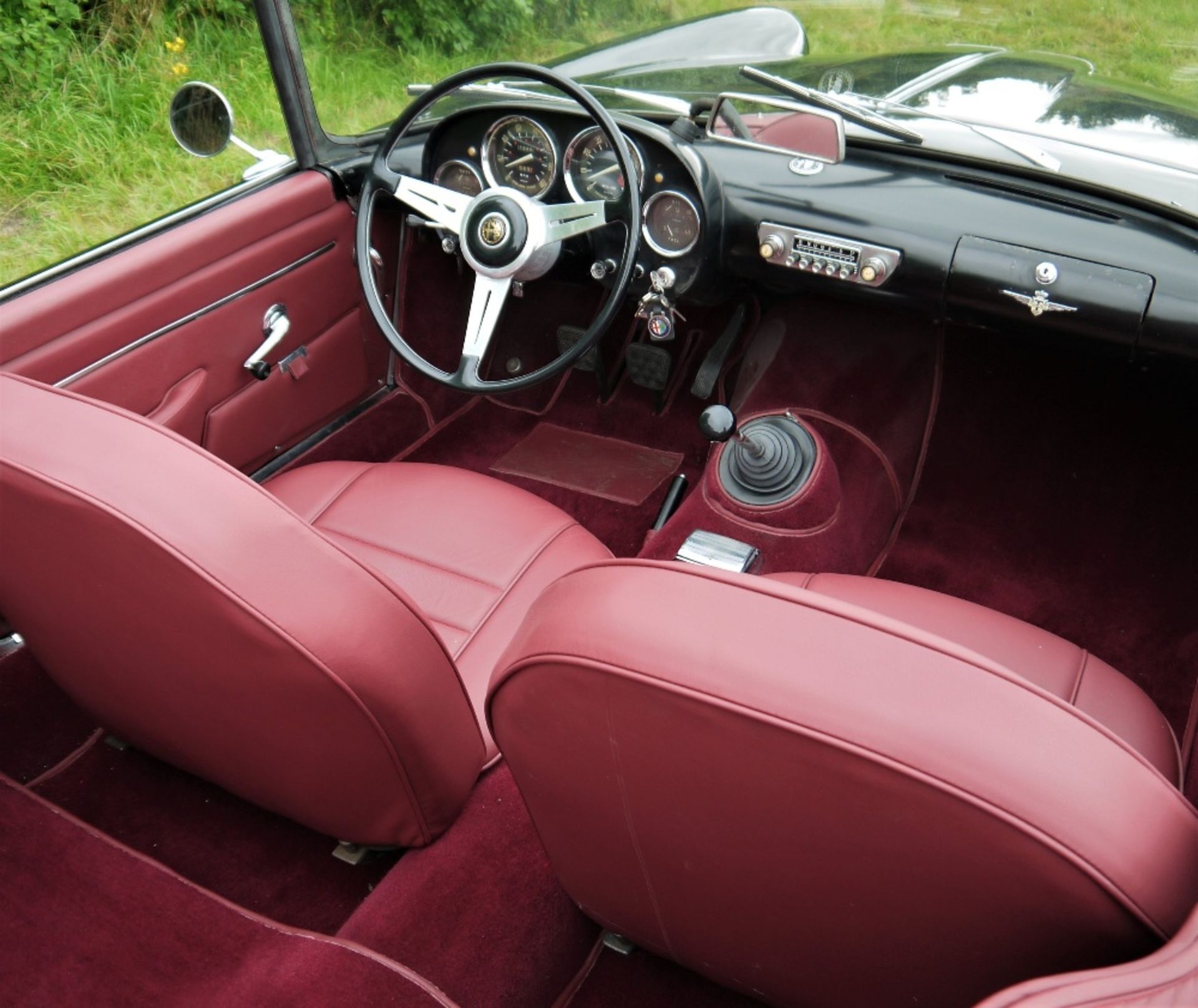 1960 ALFA ROMEO TOURING SPIDER Registration Number: 307 XVJ Chassis Number: AR*10204*000517 Recorded - Image 30 of 36