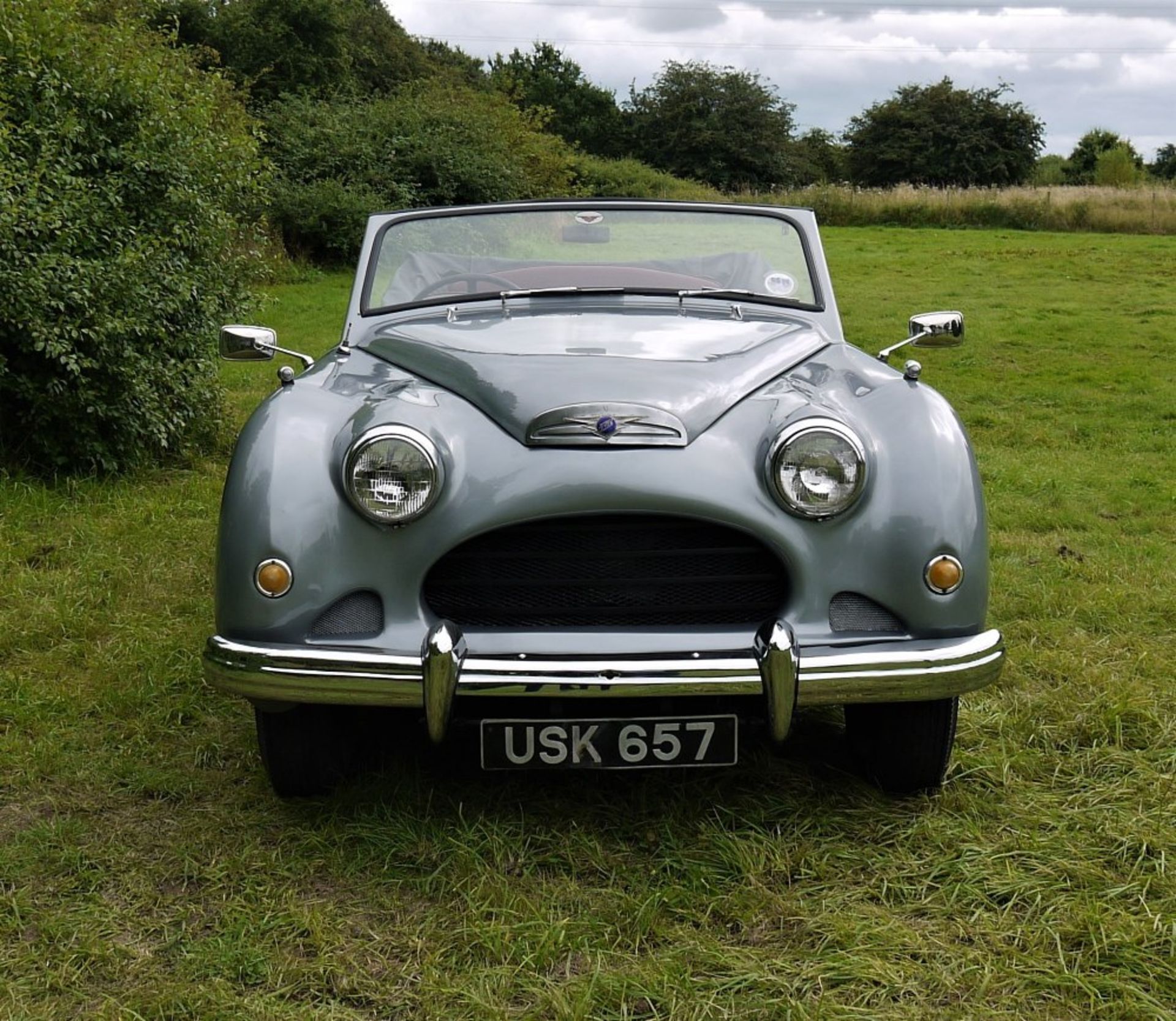 1952 JENSEN INTERCEPTOR CABRIOLET Registration Number: USK 657 Chassis Number: INT 18344Y Recorded - Image 6 of 41