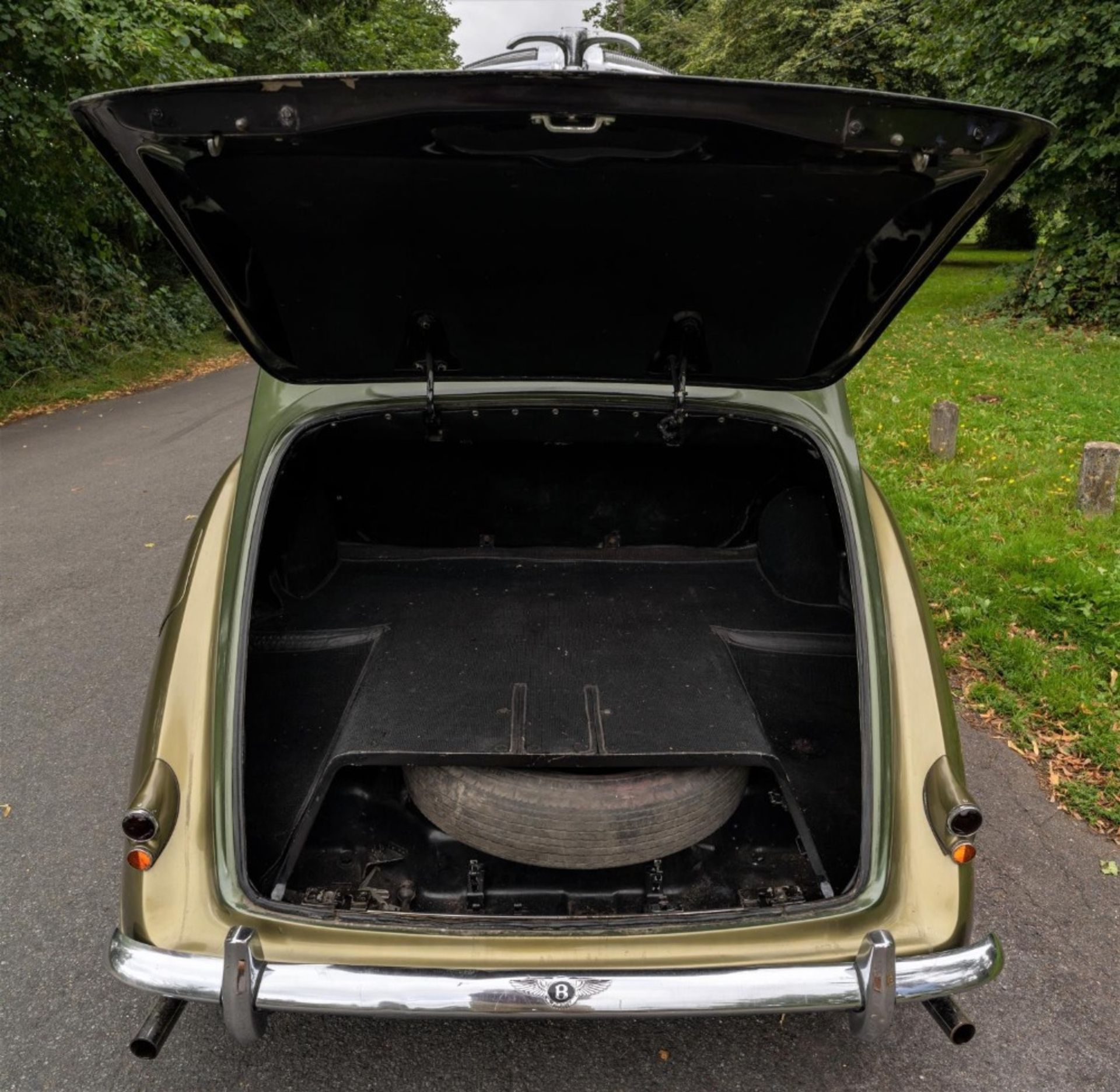 1954 BENTLEY R-TYPE 4½-LITRE SALOON Registration Number: 710 XVR Chassis Number: B292YD   Four speed - Bild 9 aus 22