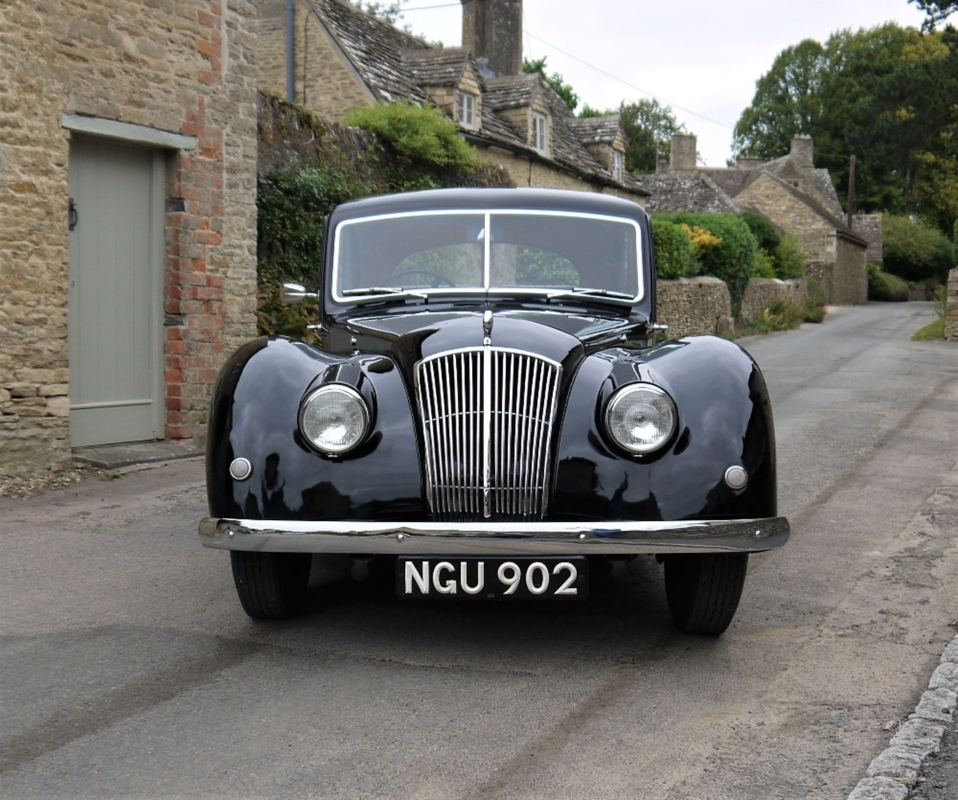 1952 AC SPORTS SALOON Registration Number: NGU 902 Chassis Number: EH1951 Recorded Mileage: 92,800 - Image 2 of 34