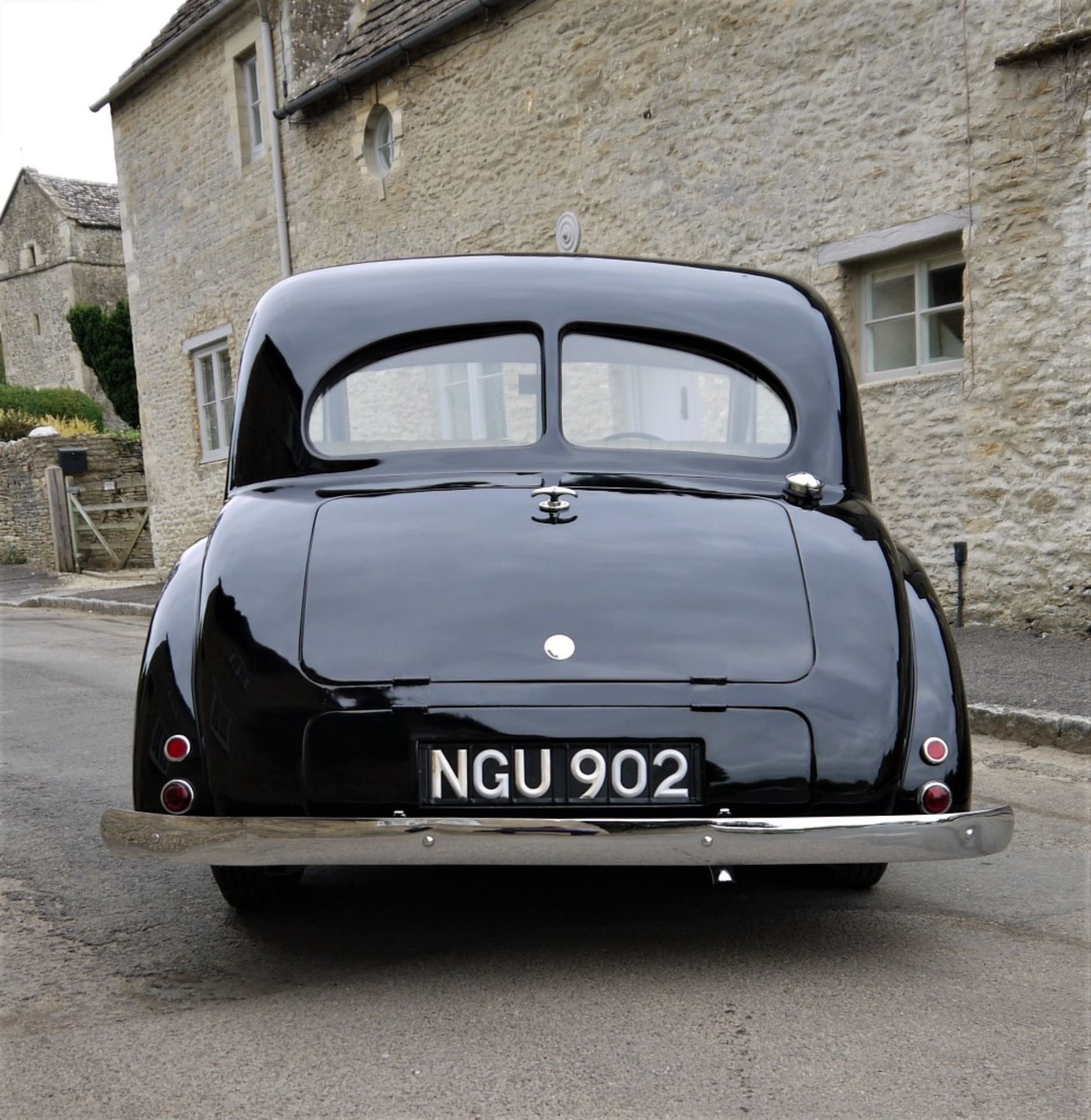 1952 AC SPORTS SALOON Registration Number: NGU 902 Chassis Number: EH1951 Recorded Mileage: 92,800 - Image 4 of 34