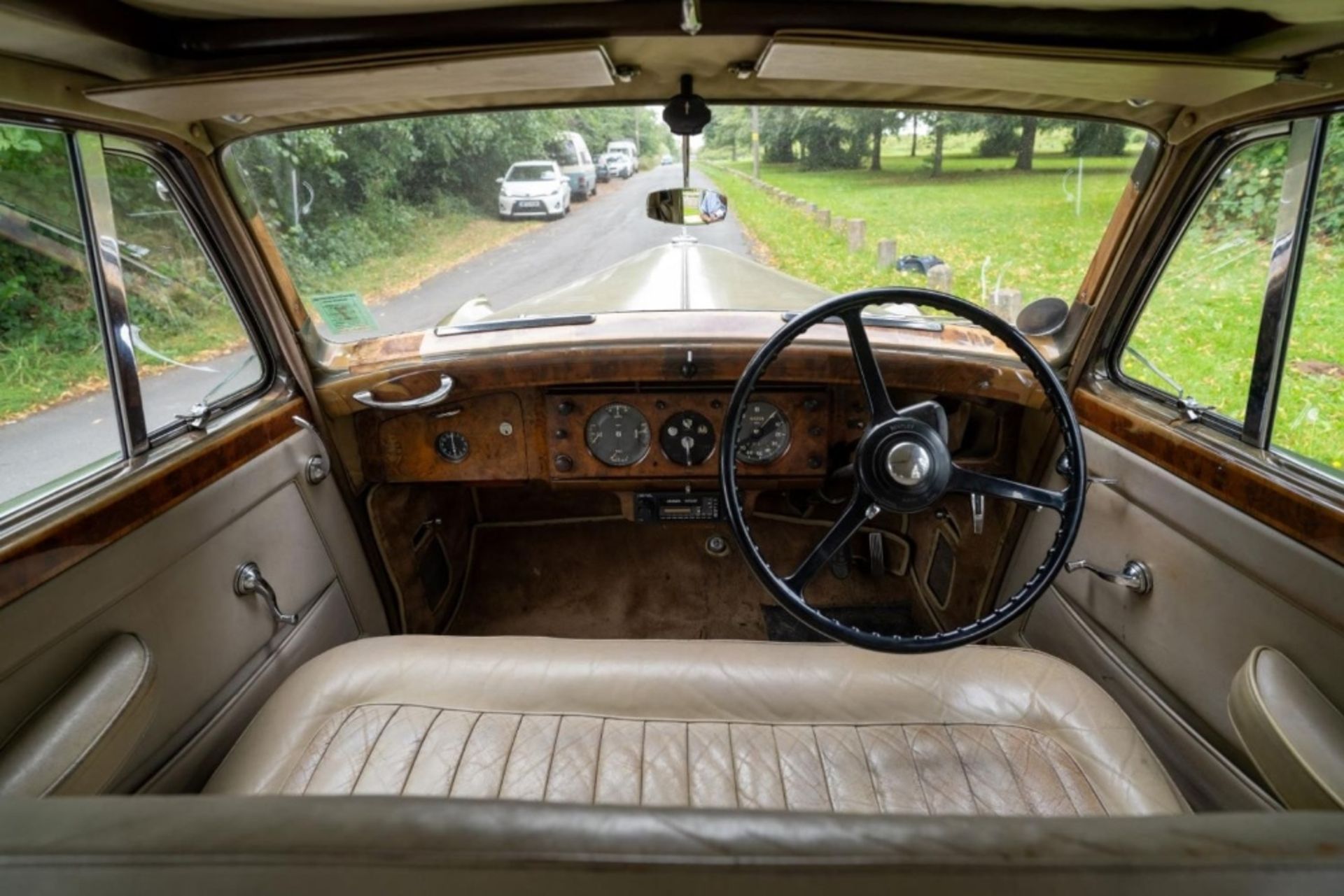 1954 BENTLEY R-TYPE 4½-LITRE SALOON Registration Number: 710 XVR Chassis Number: B292YD   Four speed - Bild 20 aus 22