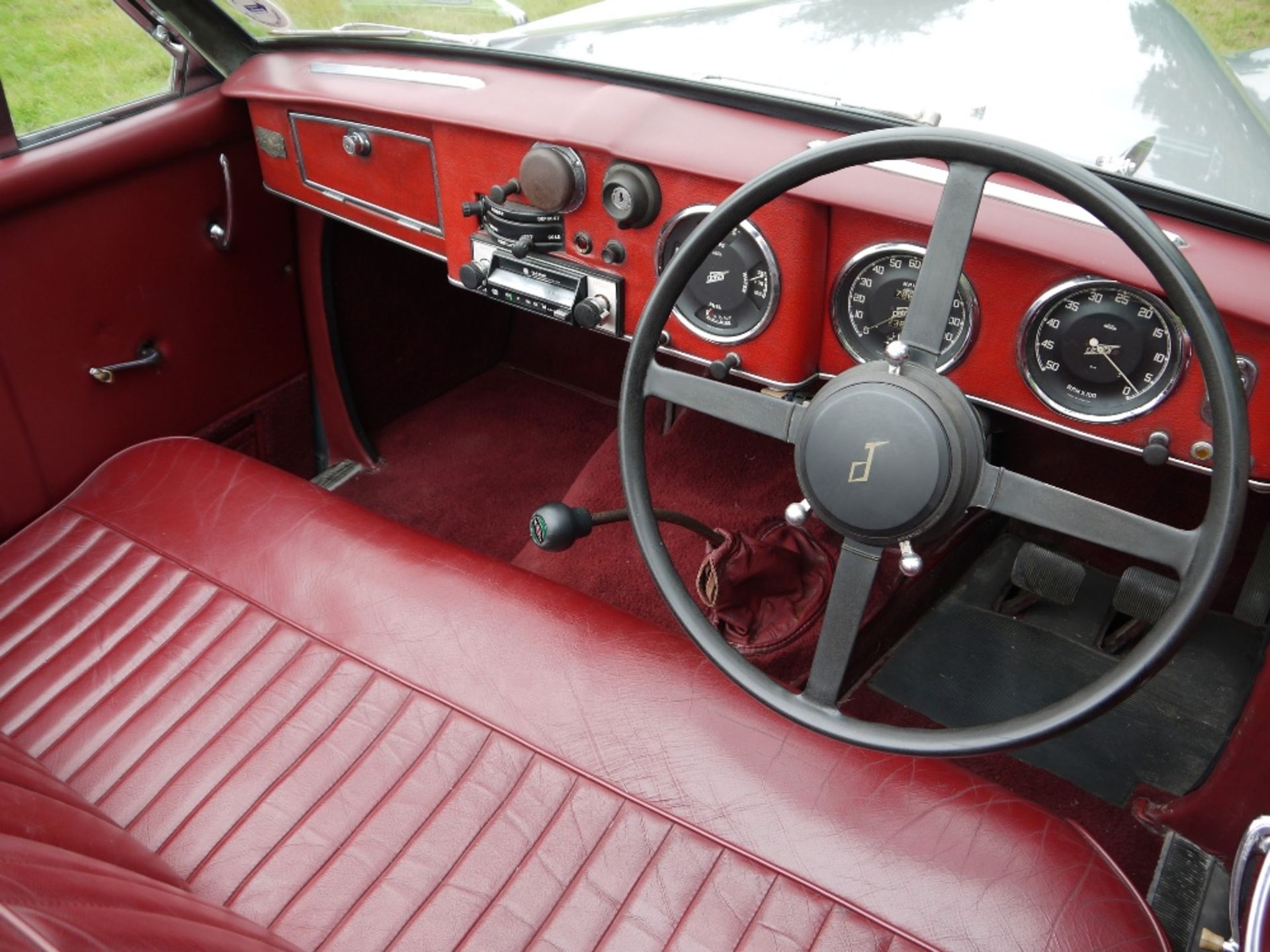 1952 JENSEN INTERCEPTOR CABRIOLET Registration Number: USK 657 Chassis Number: INT 18344Y Recorded - Image 35 of 41