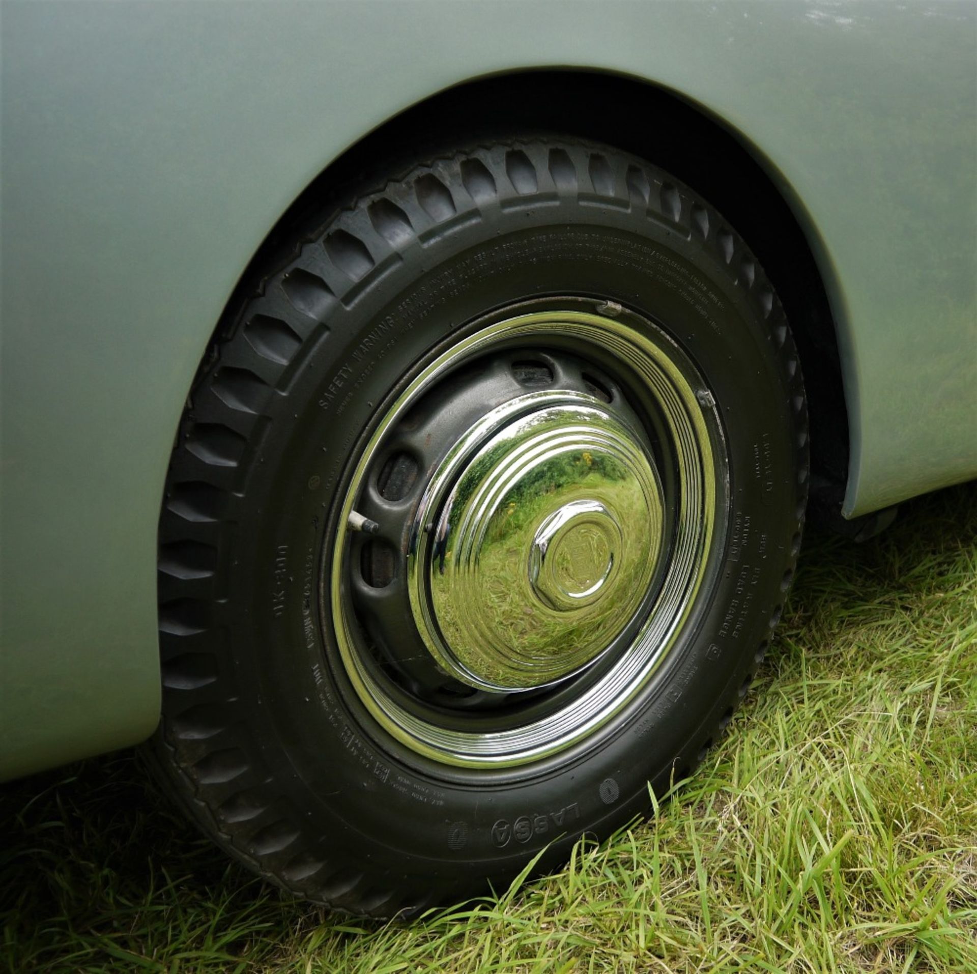 1952 JENSEN INTERCEPTOR CABRIOLET Registration Number: USK 657 Chassis Number: INT 18344Y Recorded - Image 15 of 41