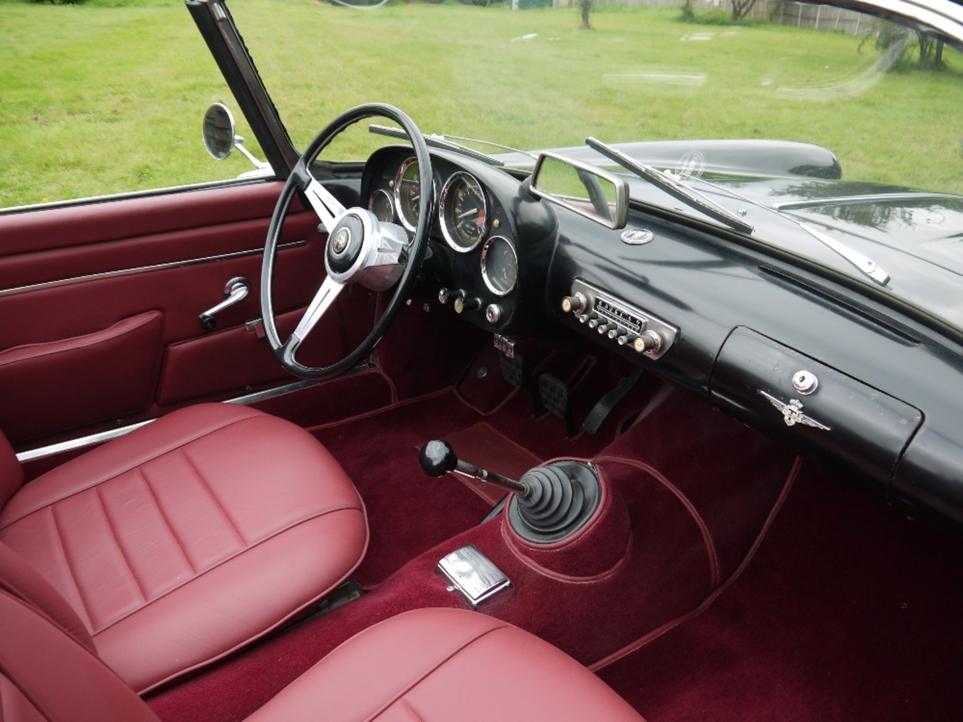 1960 ALFA ROMEO TOURING SPIDER Registration Number: 307 XVJ Chassis Number: AR*10204*000517 Recorded - Image 26 of 36