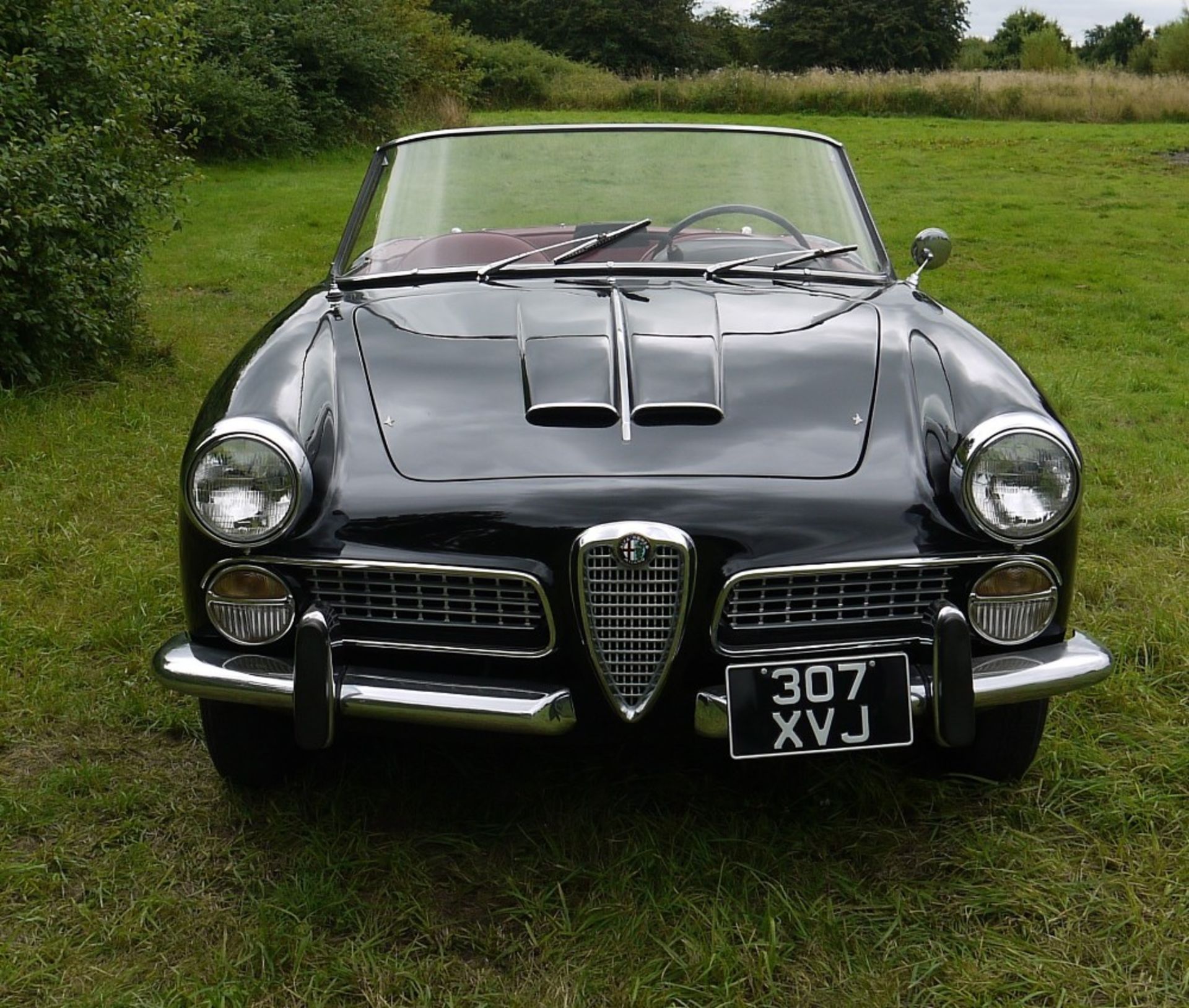 1960 ALFA ROMEO TOURING SPIDER Registration Number: 307 XVJ Chassis Number: AR*10204*000517 Recorded - Image 2 of 36