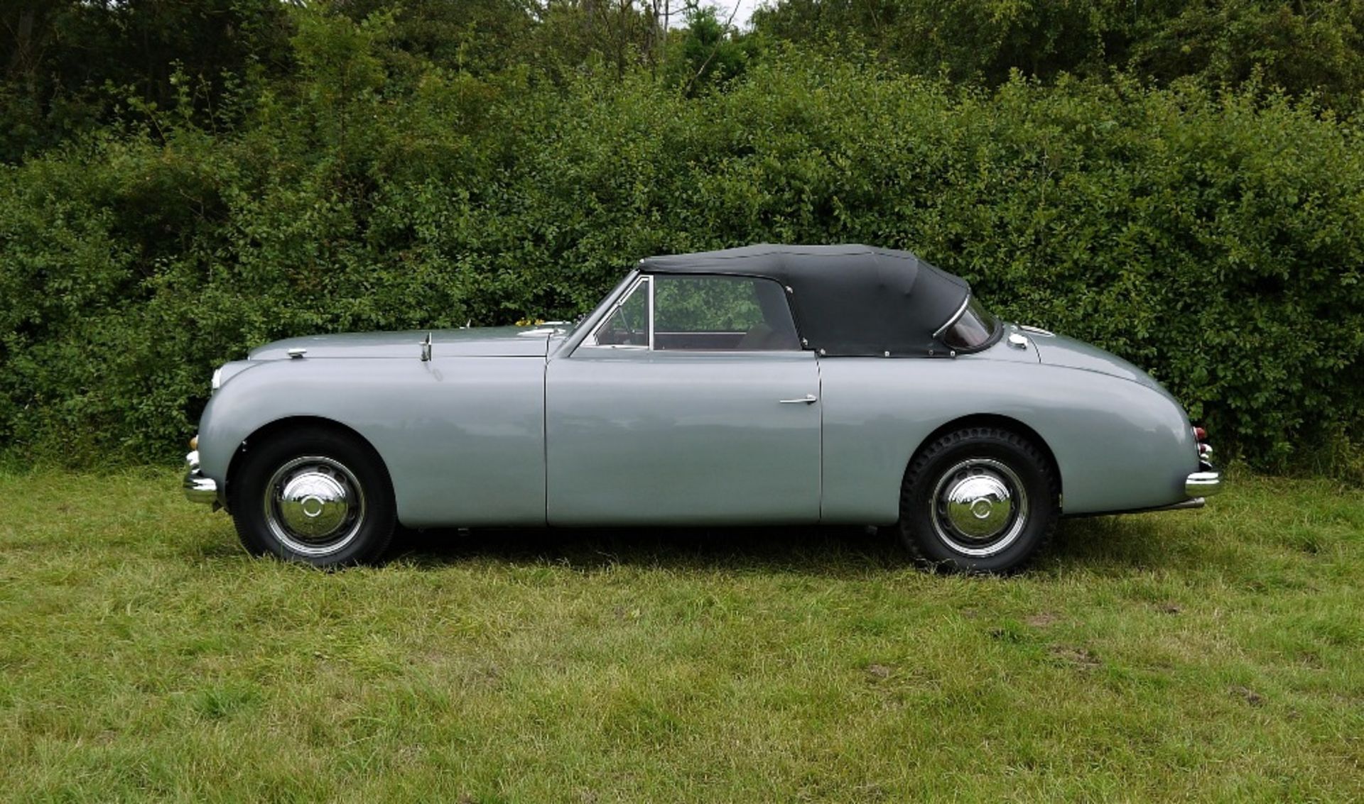 1952 JENSEN INTERCEPTOR CABRIOLET Registration Number: USK 657 Chassis Number: INT 18344Y Recorded - Image 7 of 41