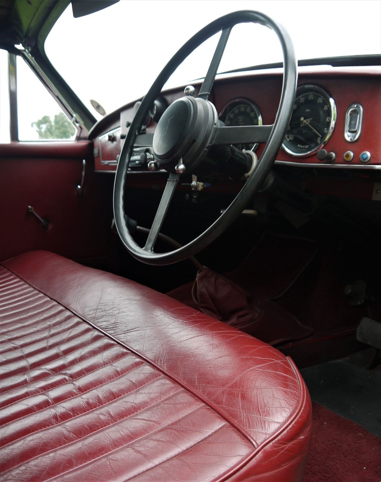 1952 JENSEN INTERCEPTOR CABRIOLET Registration Number: USK 657 Chassis Number: INT 18344Y Recorded - Image 23 of 41