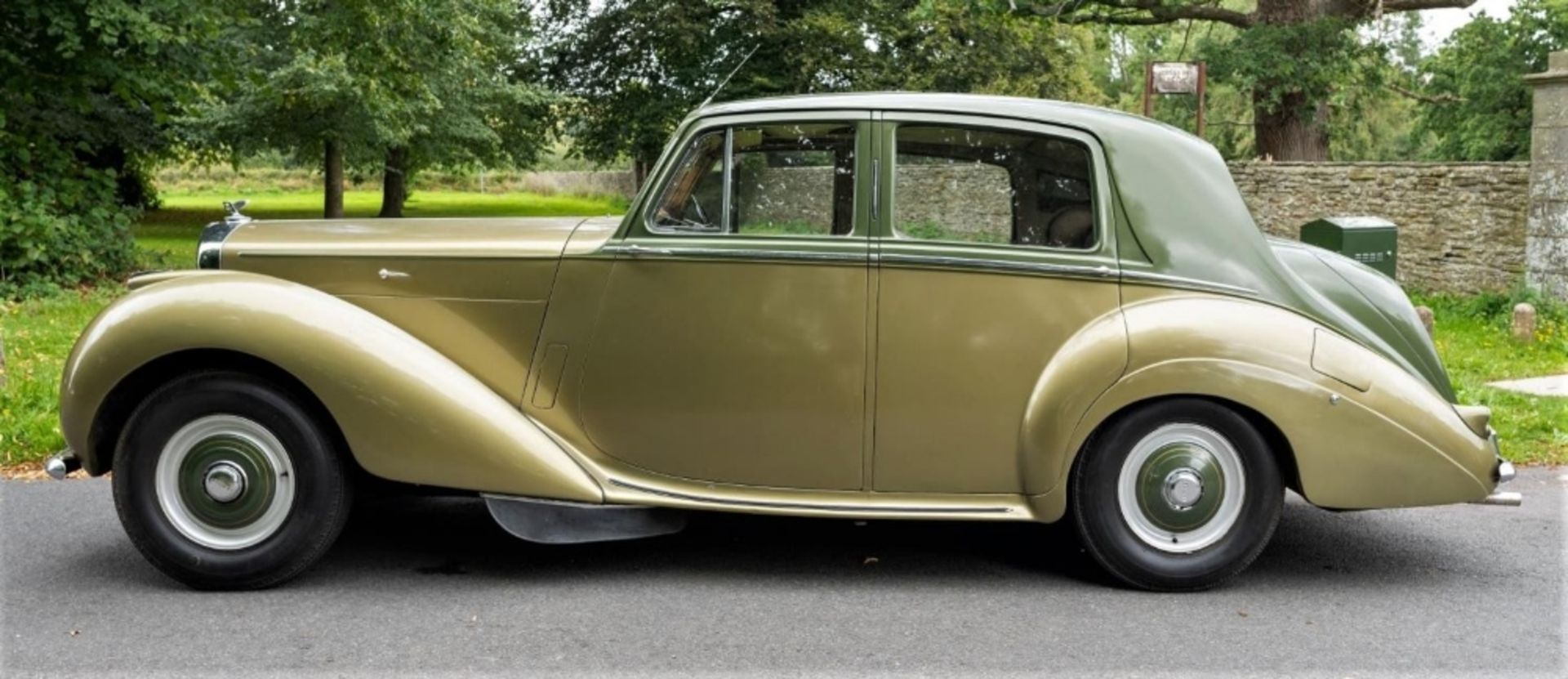 1954 BENTLEY R-TYPE 4½-LITRE SALOON Registration Number: 710 XVR Chassis Number: B292YD   Four speed - Bild 8 aus 22