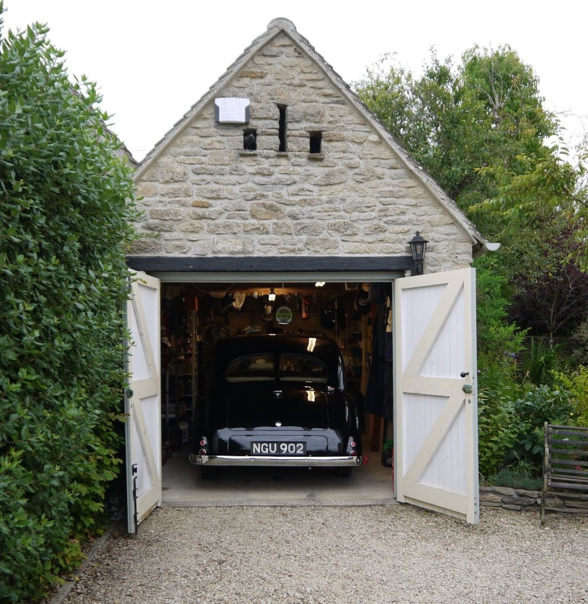 1952 AC SPORTS SALOON Registration Number: NGU 902 Chassis Number: EH1951 Recorded Mileage: 92,800 - Image 13 of 34