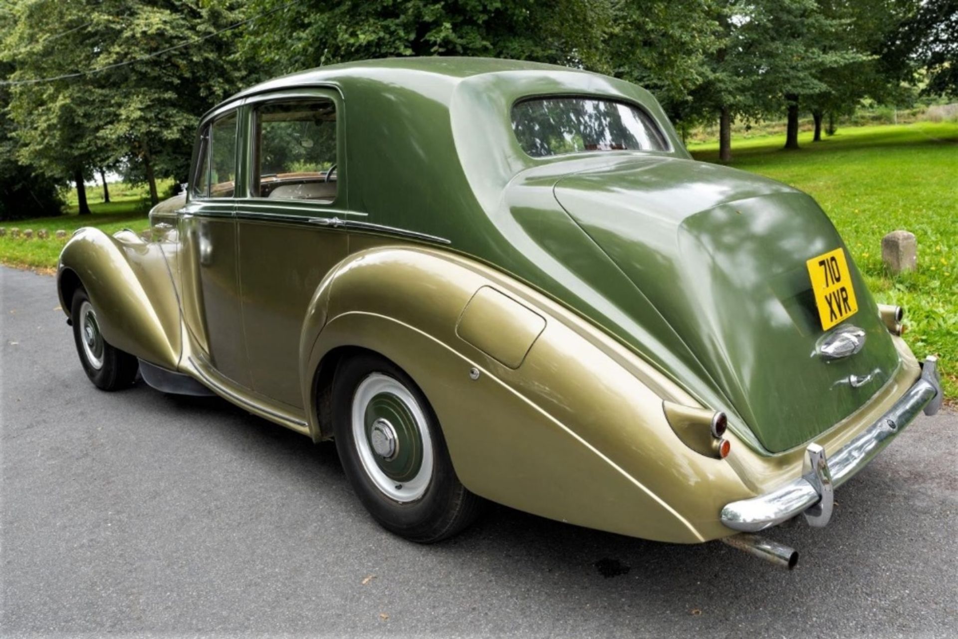 1954 BENTLEY R-TYPE 4½-LITRE SALOON Registration Number: 710 XVR Chassis Number: B292YD   Four speed - Image 5 of 22