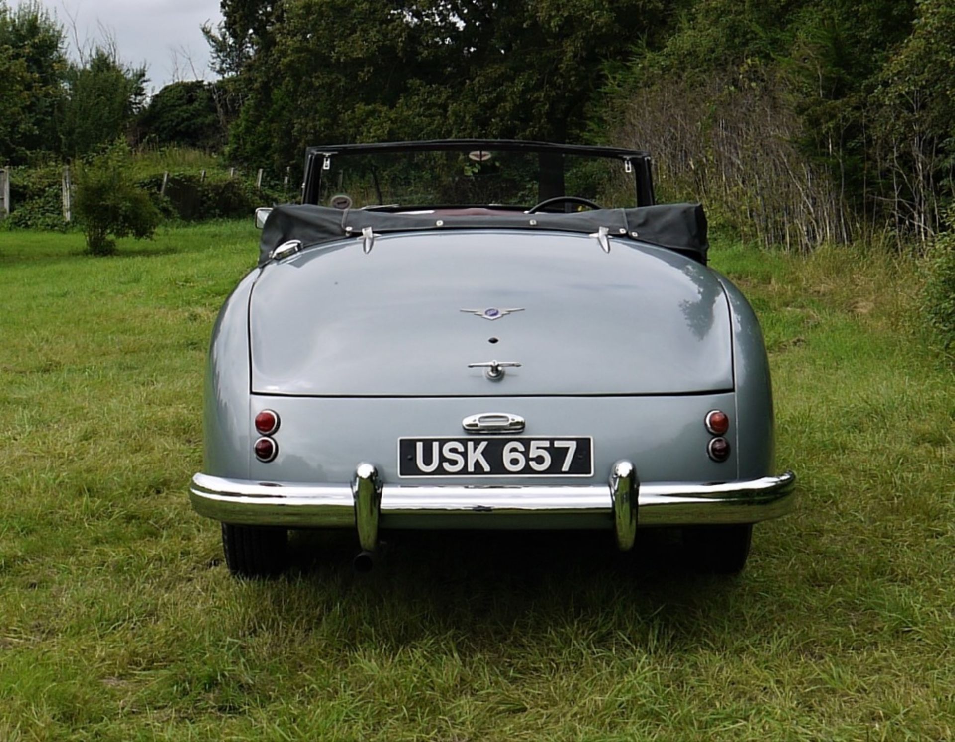 1952 JENSEN INTERCEPTOR CABRIOLET Registration Number: USK 657 Chassis Number: INT 18344Y Recorded - Image 5 of 41