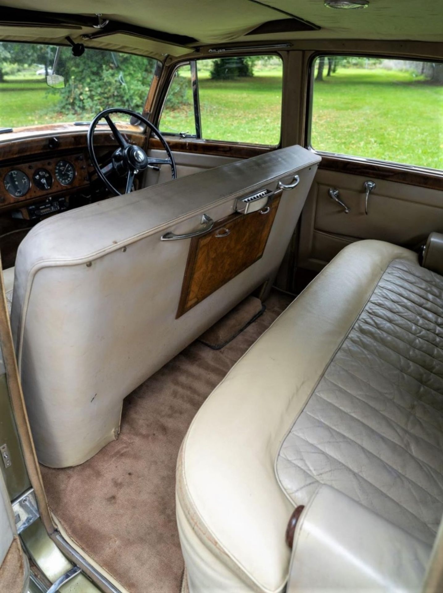 1954 BENTLEY R-TYPE 4½-LITRE SALOON Registration Number: 710 XVR Chassis Number: B292YD   Four speed - Bild 15 aus 22