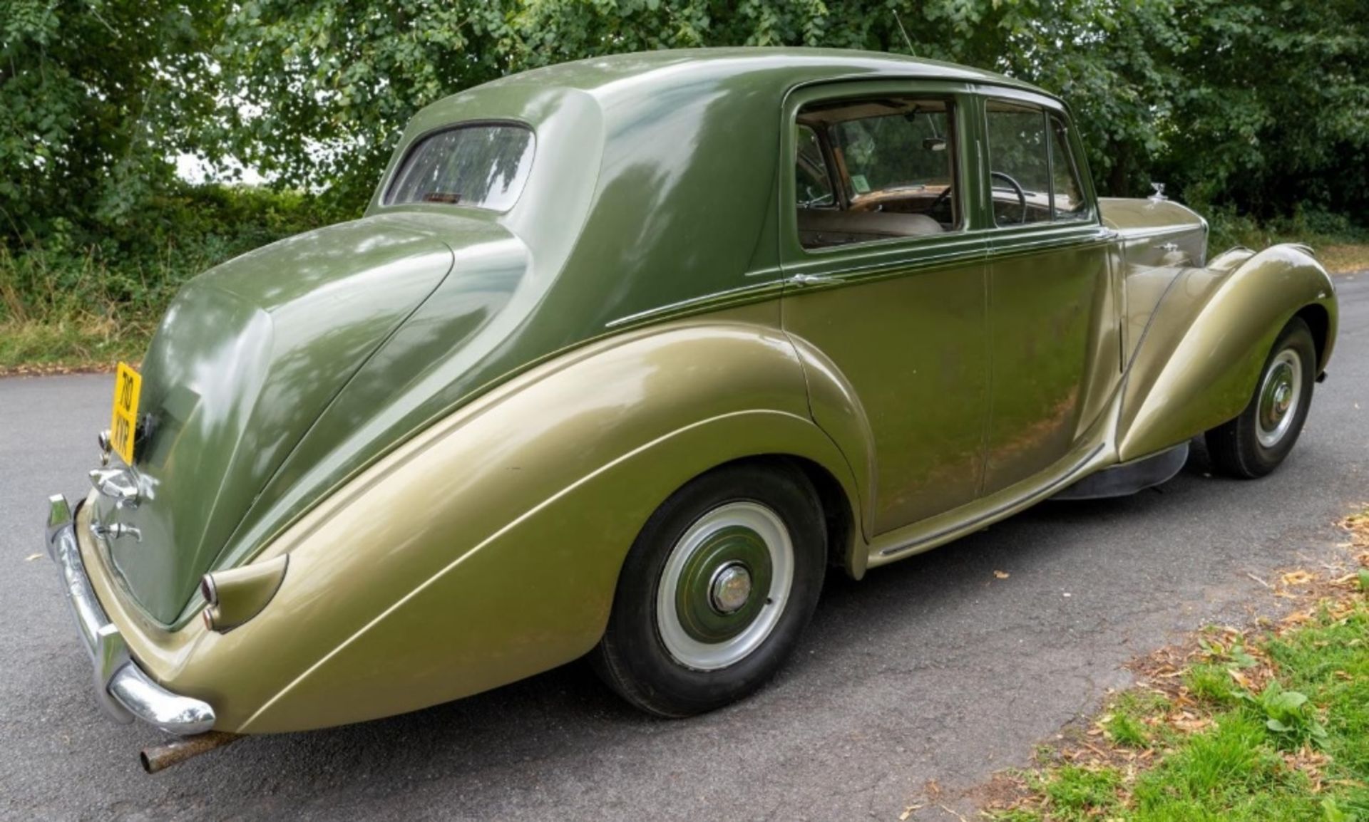 1954 BENTLEY R-TYPE 4½-LITRE SALOON Registration Number: 710 XVR Chassis Number: B292YD   Four speed - Image 6 of 22