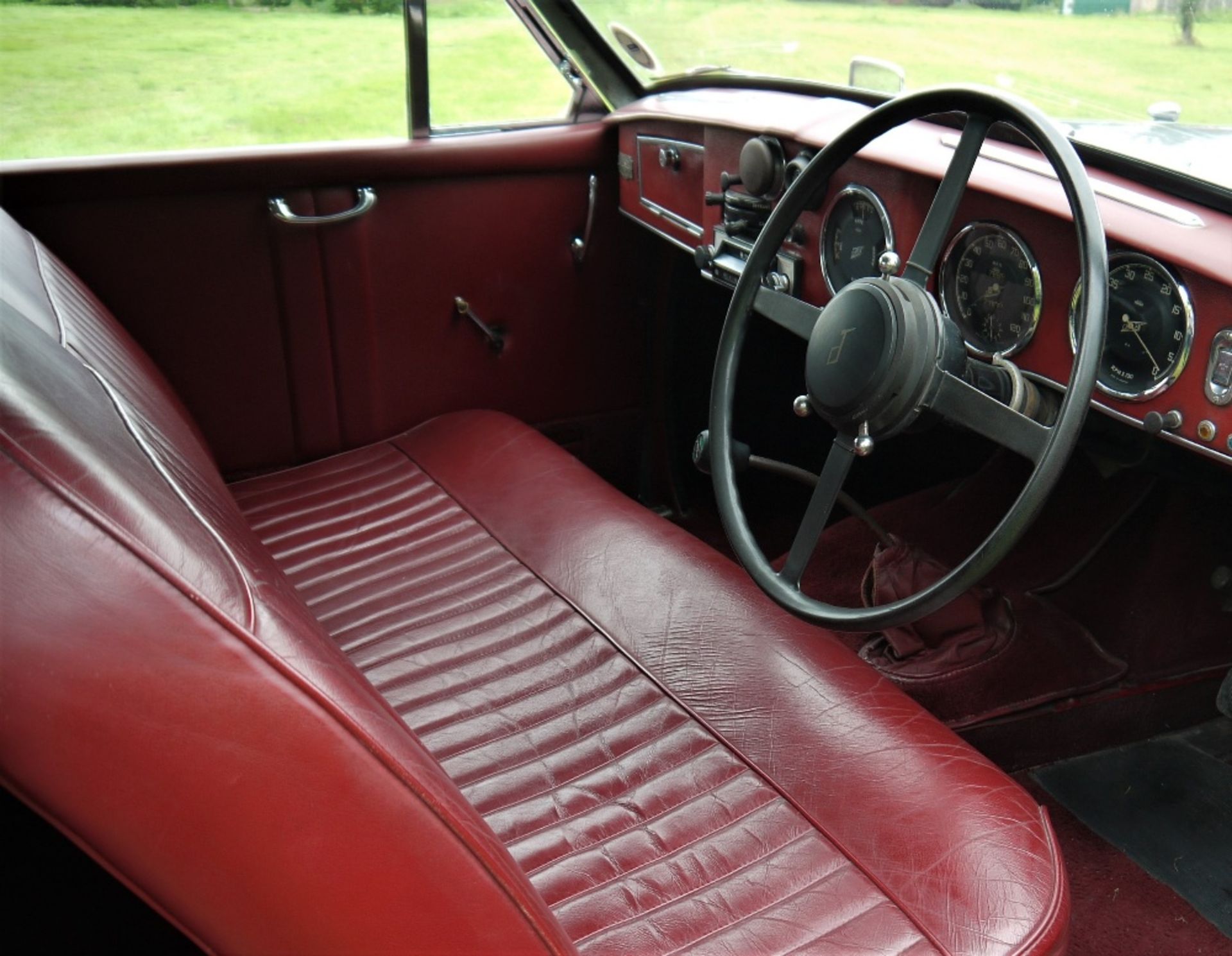 1952 JENSEN INTERCEPTOR CABRIOLET Registration Number: USK 657 Chassis Number: INT 18344Y Recorded - Image 20 of 41