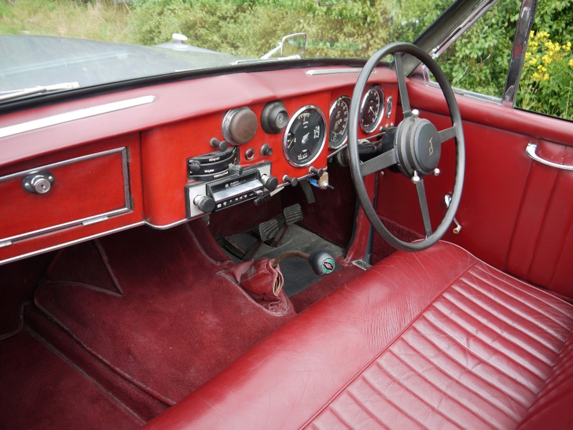 1952 JENSEN INTERCEPTOR CABRIOLET Registration Number: USK 657 Chassis Number: INT 18344Y Recorded - Image 28 of 41