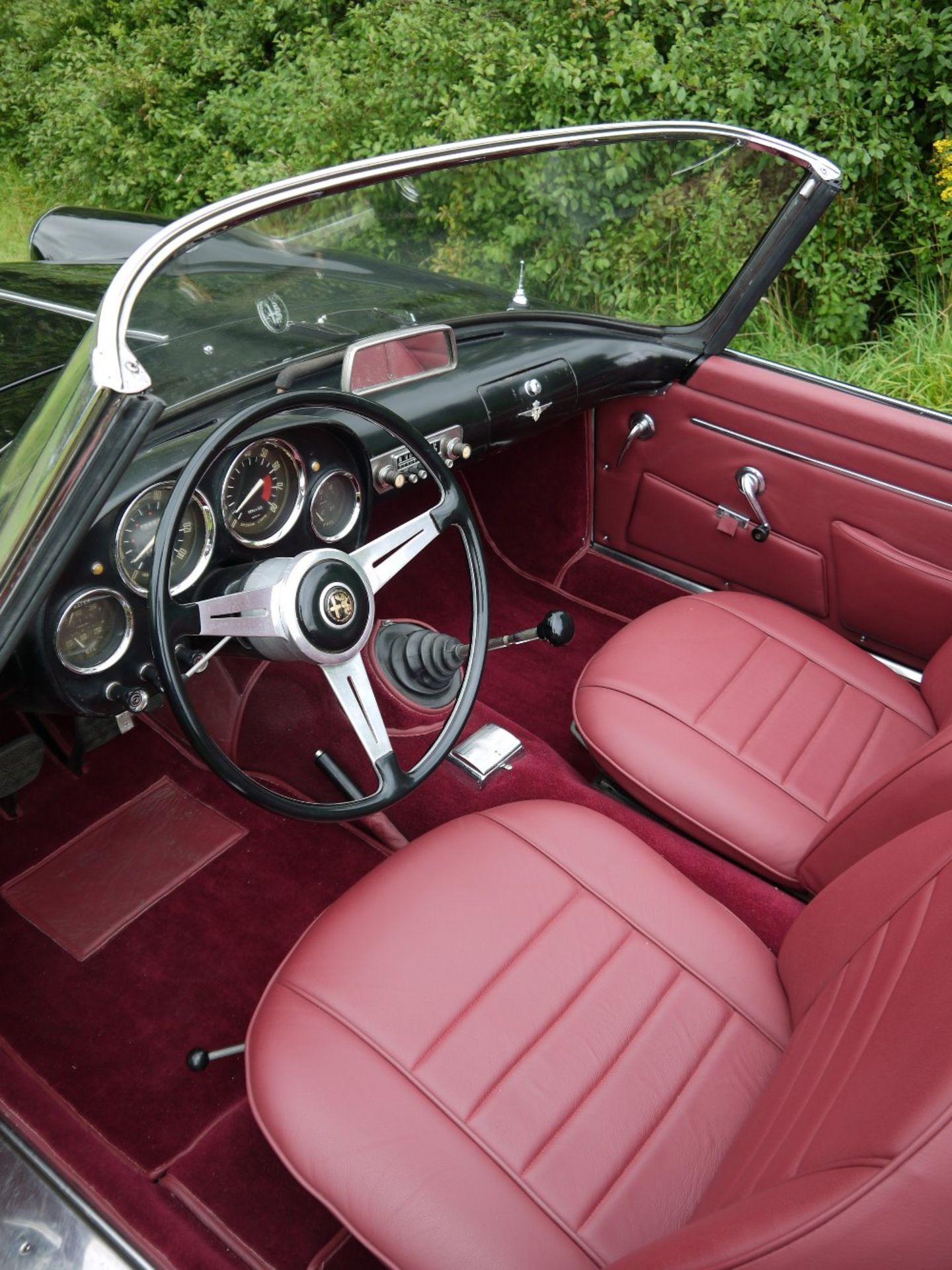 1960 ALFA ROMEO TOURING SPIDER Registration Number: 307 XVJ Chassis Number: AR*10204*000517 Recorded - Image 23 of 36