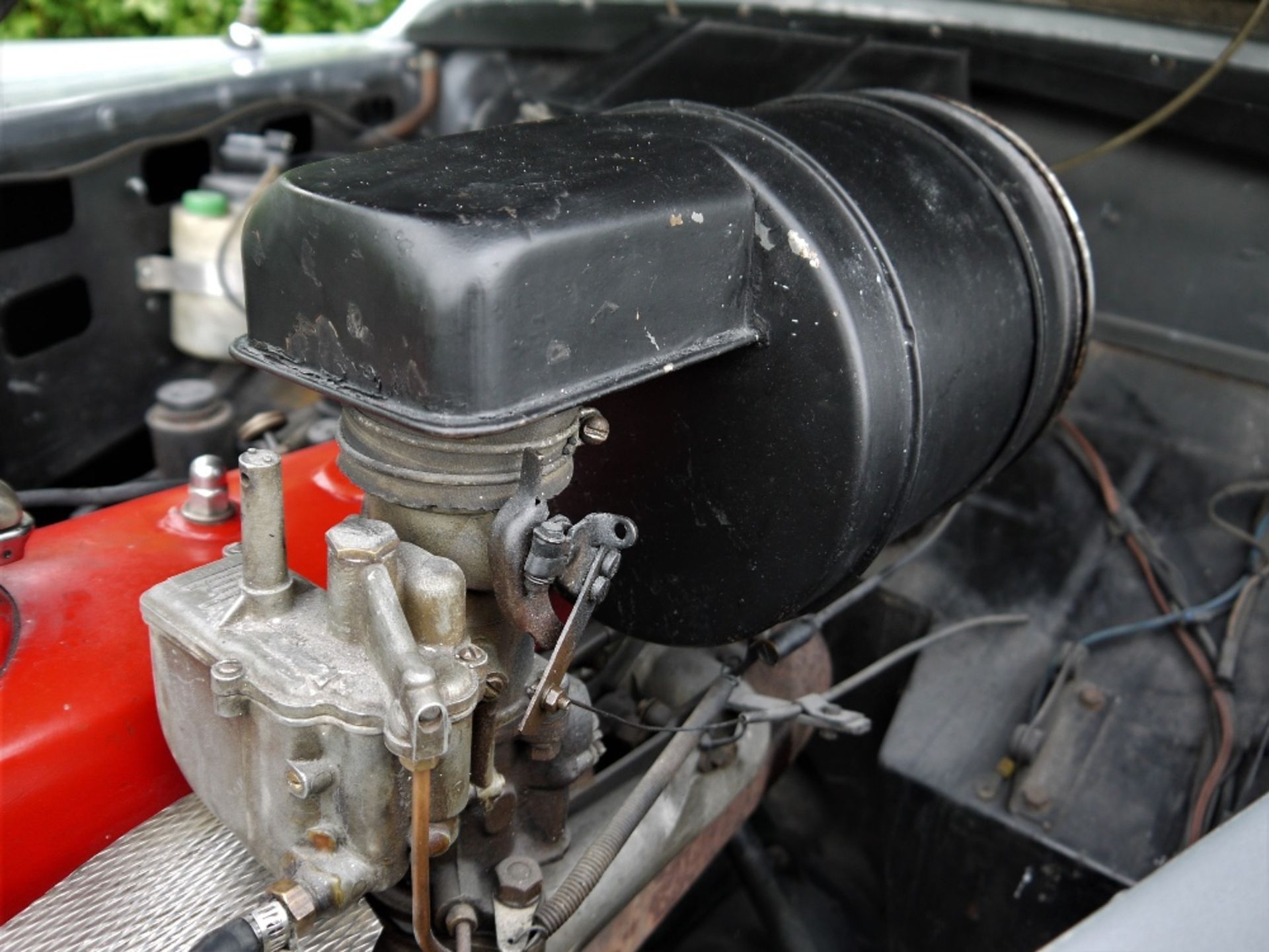 1952 JENSEN INTERCEPTOR CABRIOLET Registration Number: USK 657 Chassis Number: INT 18344Y Recorded - Image 38 of 41