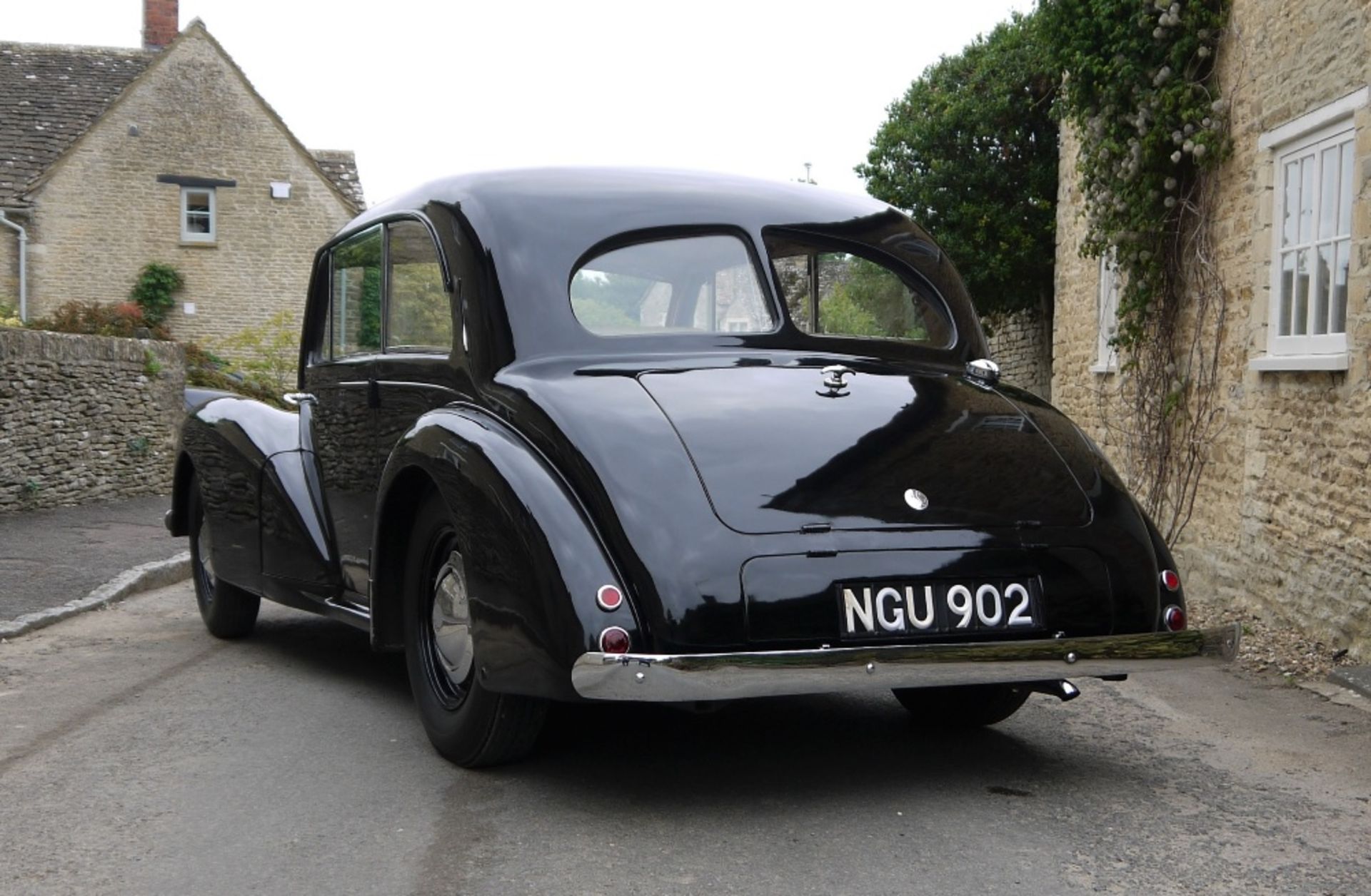 1952 AC SPORTS SALOON Registration Number: NGU 902 Chassis Number: EH1951 Recorded Mileage: 92,800 - Image 3 of 34