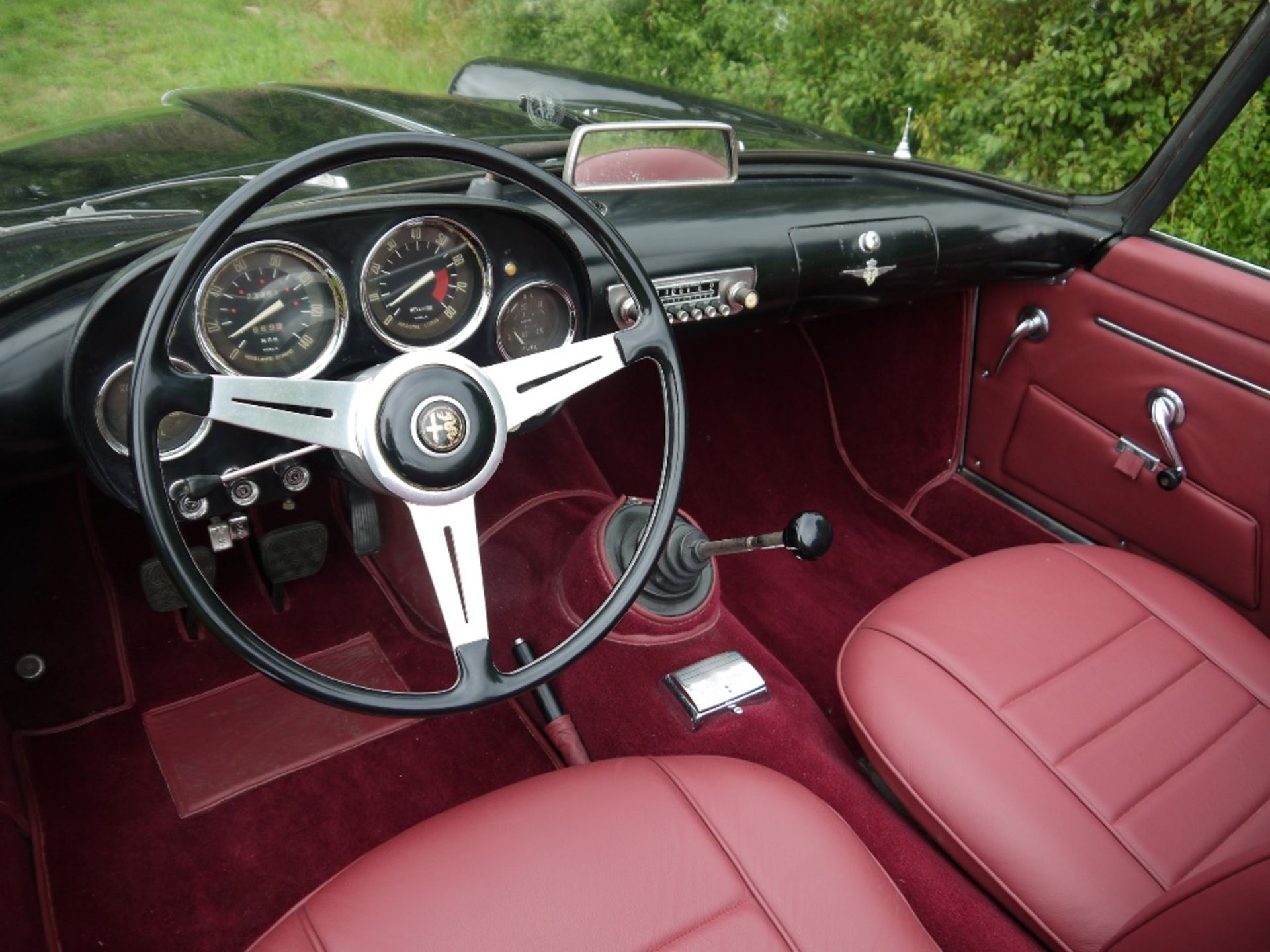 1960 ALFA ROMEO TOURING SPIDER Registration Number: 307 XVJ Chassis Number: AR*10204*000517 Recorded - Image 22 of 36