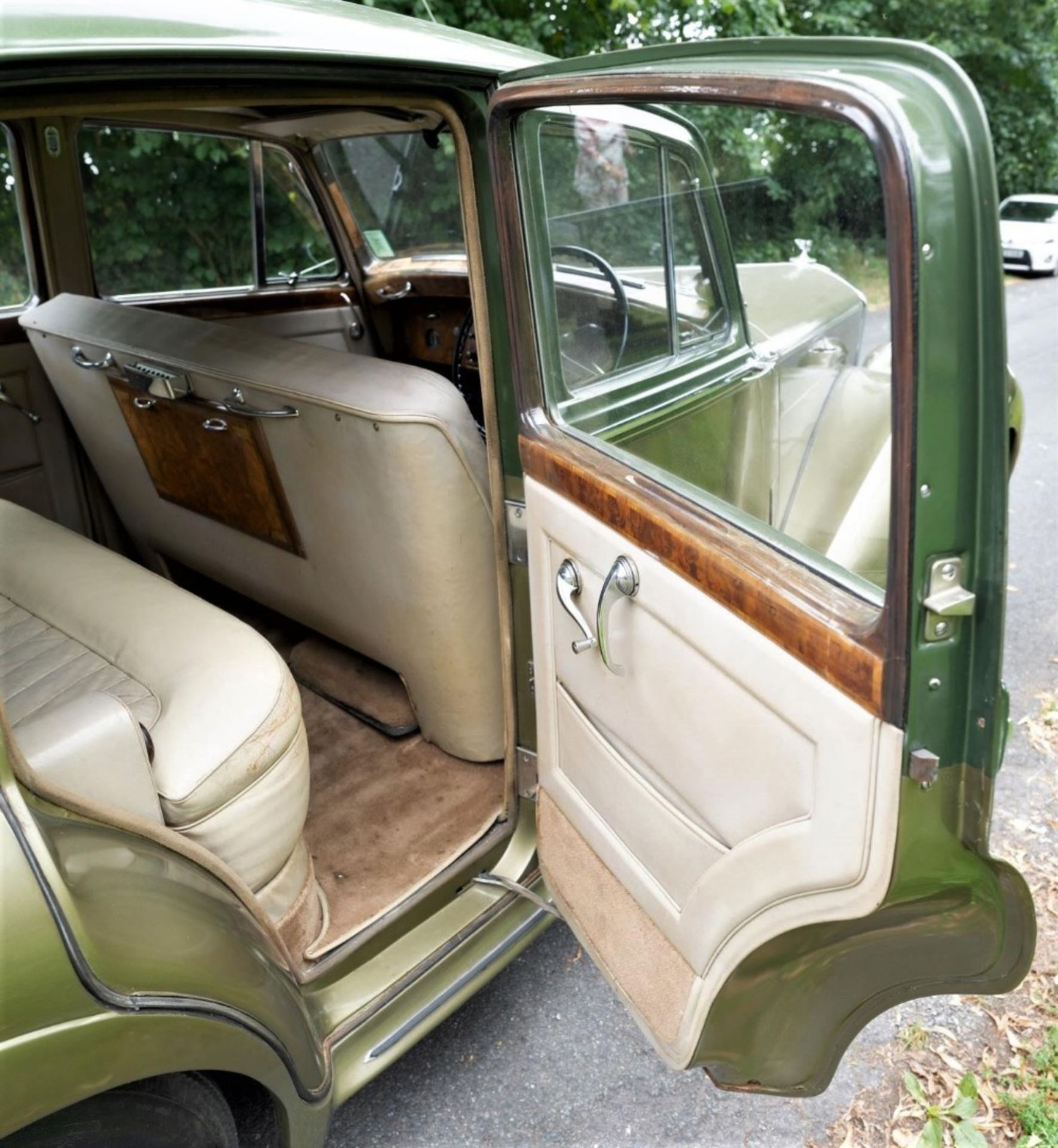 1954 BENTLEY R-TYPE 4½-LITRE SALOON Registration Number: 710 XVR Chassis Number: B292YD   Four speed - Bild 14 aus 22