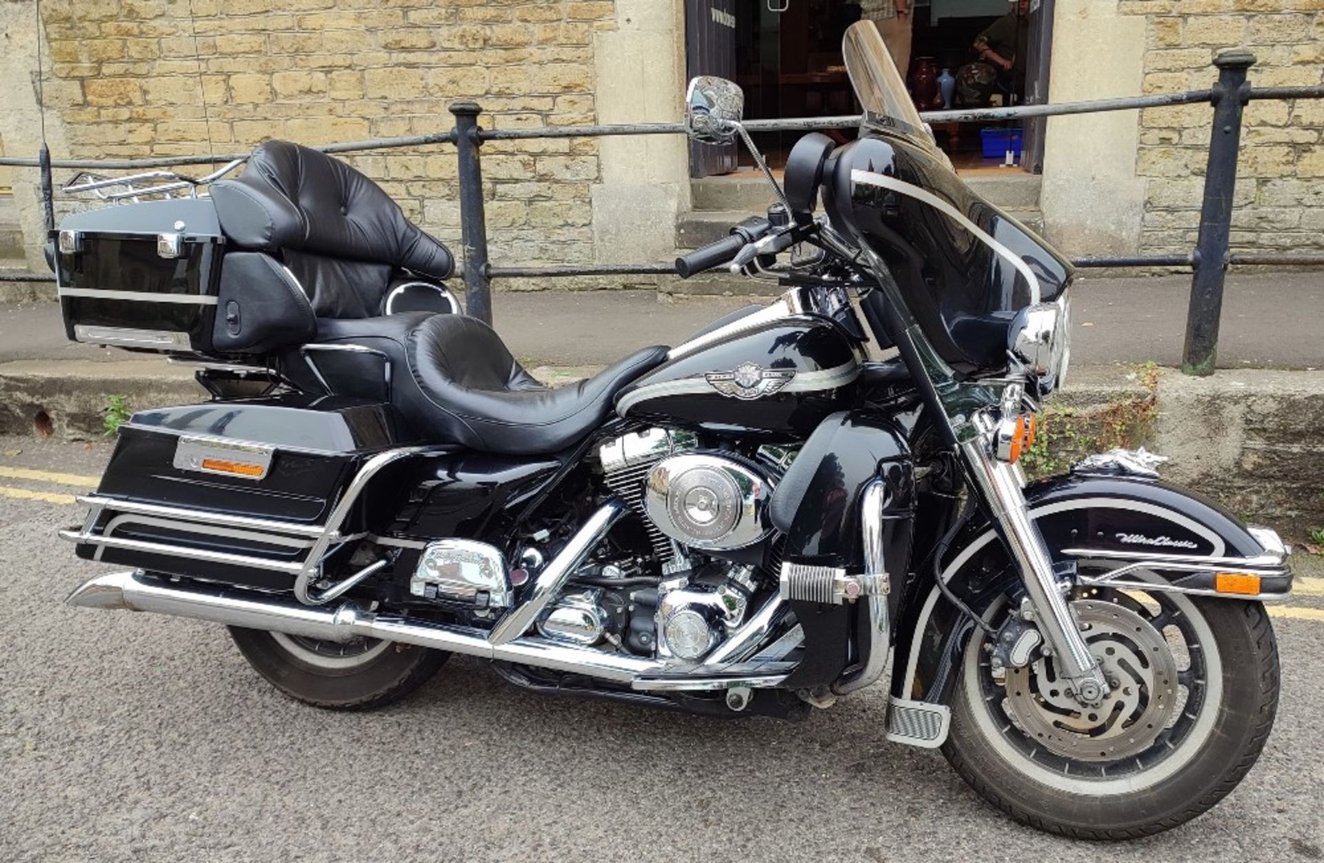 2003 HARLEY-DAVIDSON FLHTCUI ULTRA CLASSIC ELECTRA GLIDE 100TH ANNIVERSARY Frame Number: - Image 2 of 15