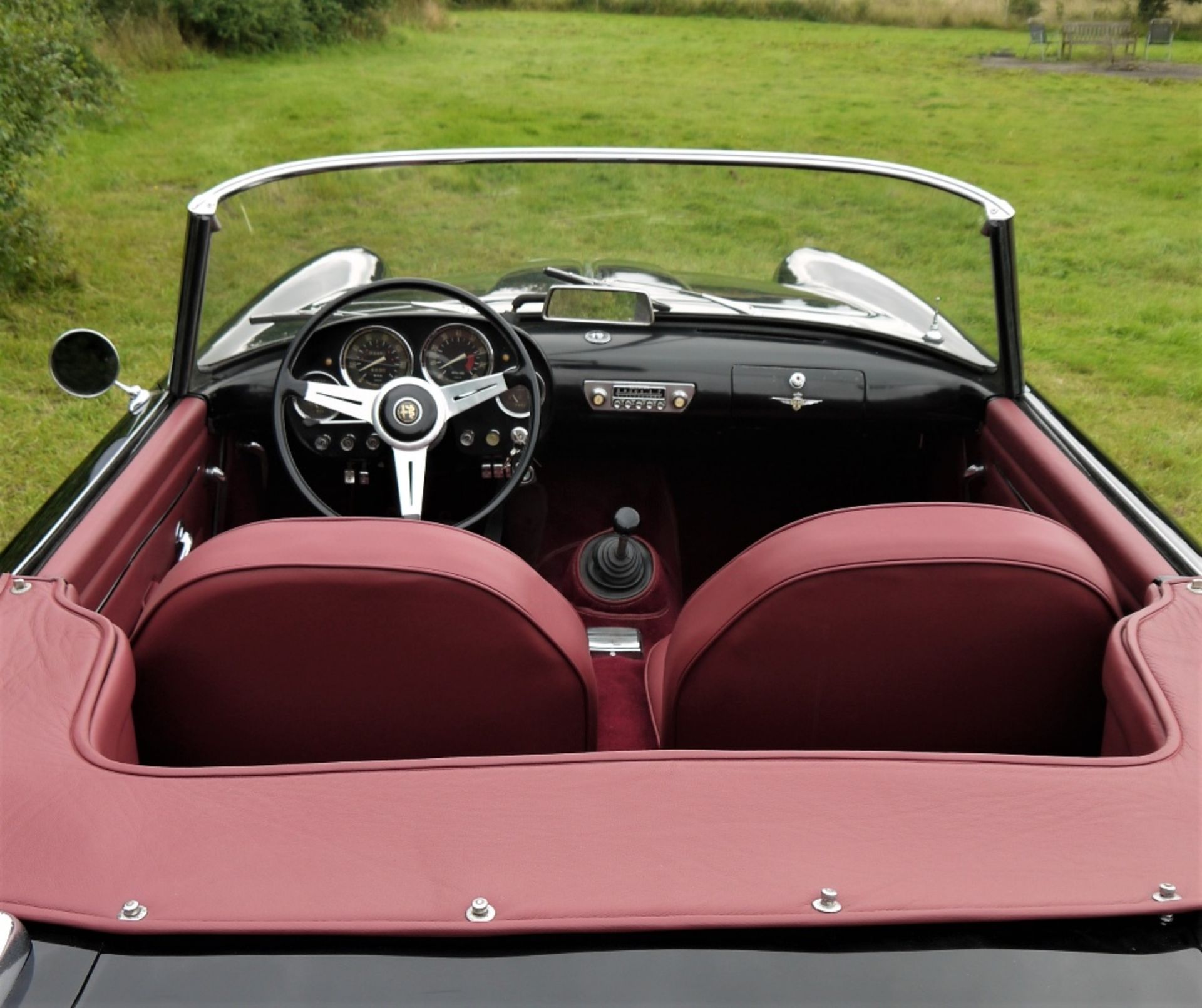 1960 ALFA ROMEO TOURING SPIDER Registration Number: 307 XVJ Chassis Number: AR*10204*000517 Recorded - Image 31 of 36