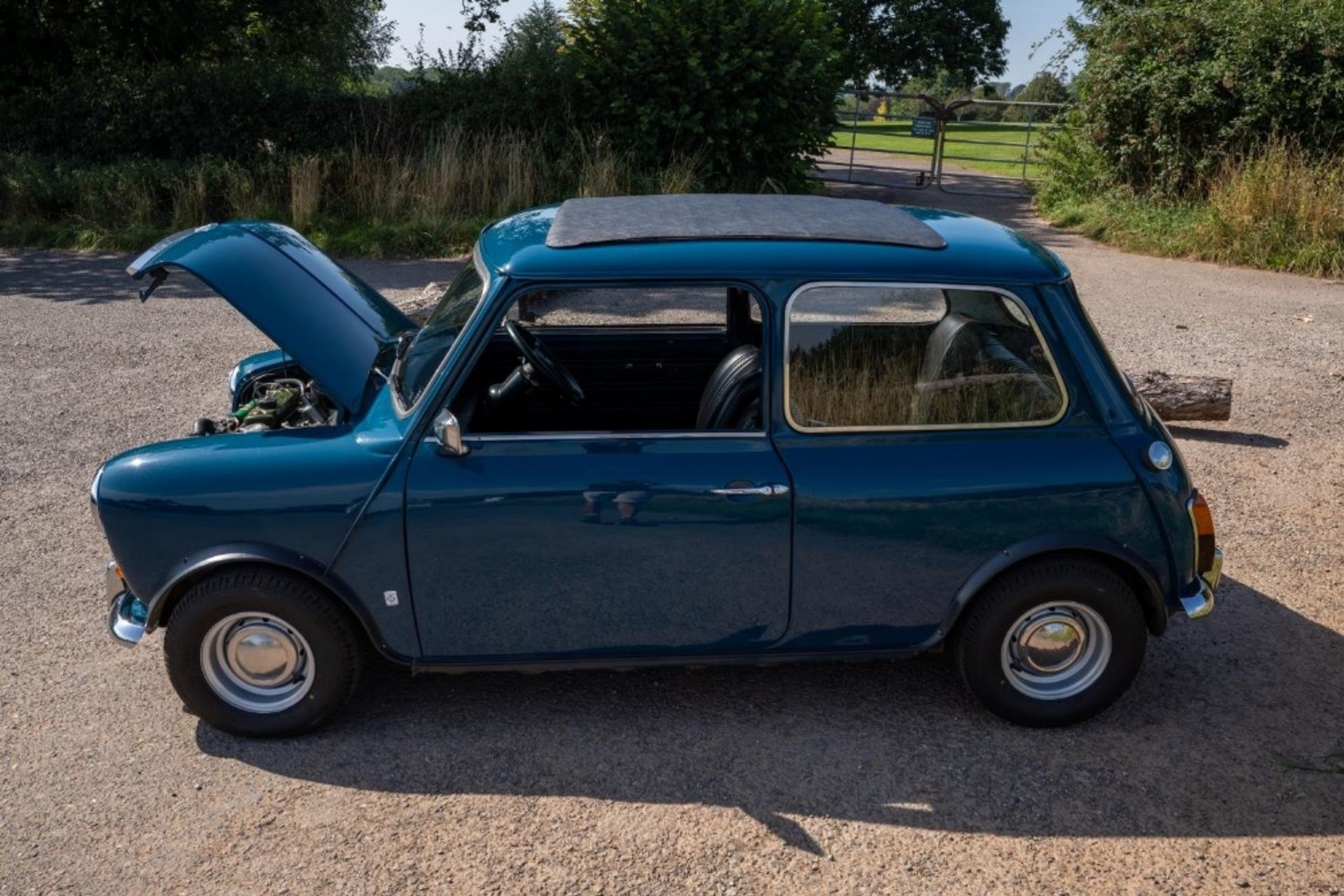 1971 MINI COOPER 'S' MARK III Registration Number: BHH 301J Chassis Number: XAD1412858A Recorded - Image 22 of 27