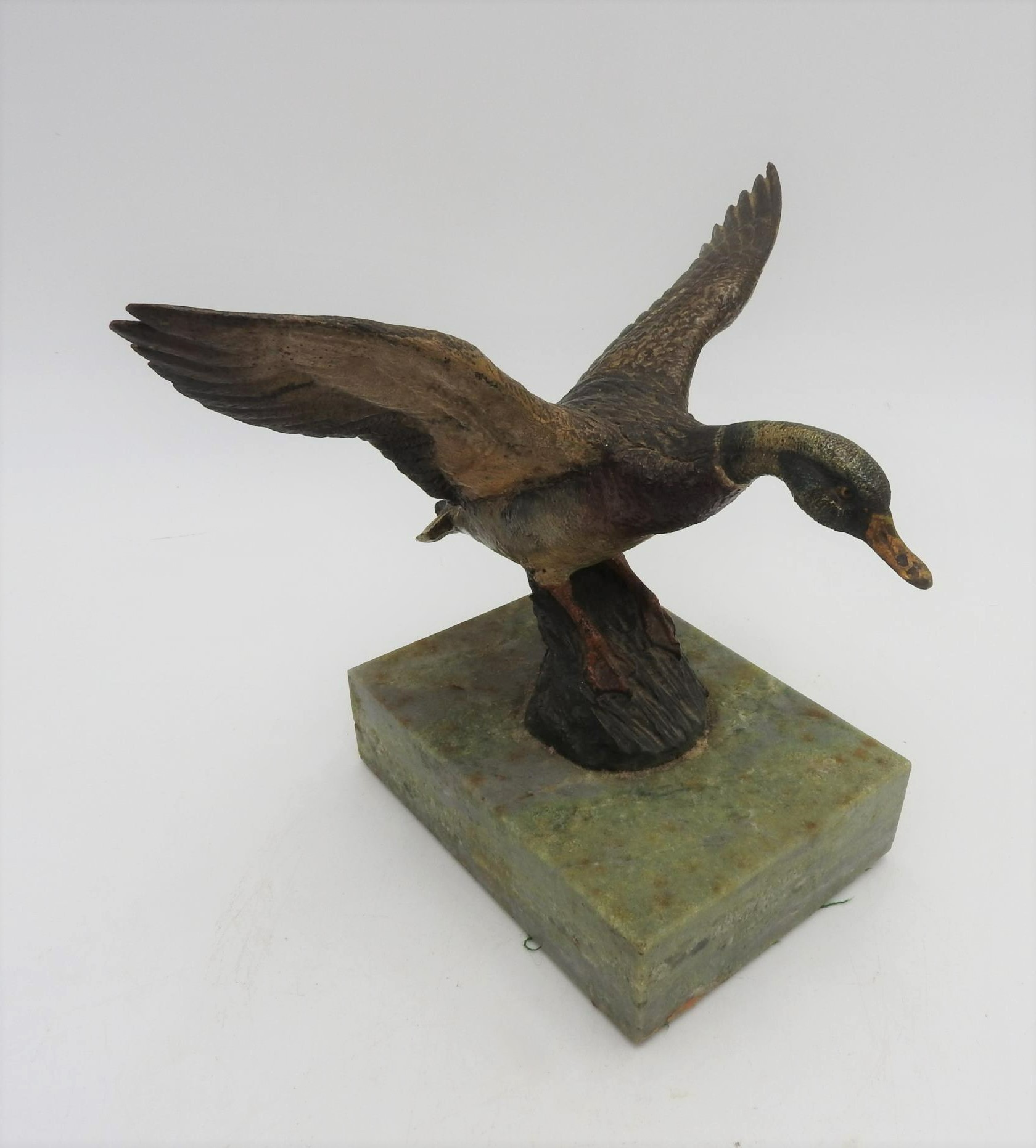 AN AUSTRIAN COLD PAINTED BRONZE DUCK FIGURE, on marble plinth, 13 x 13 cm