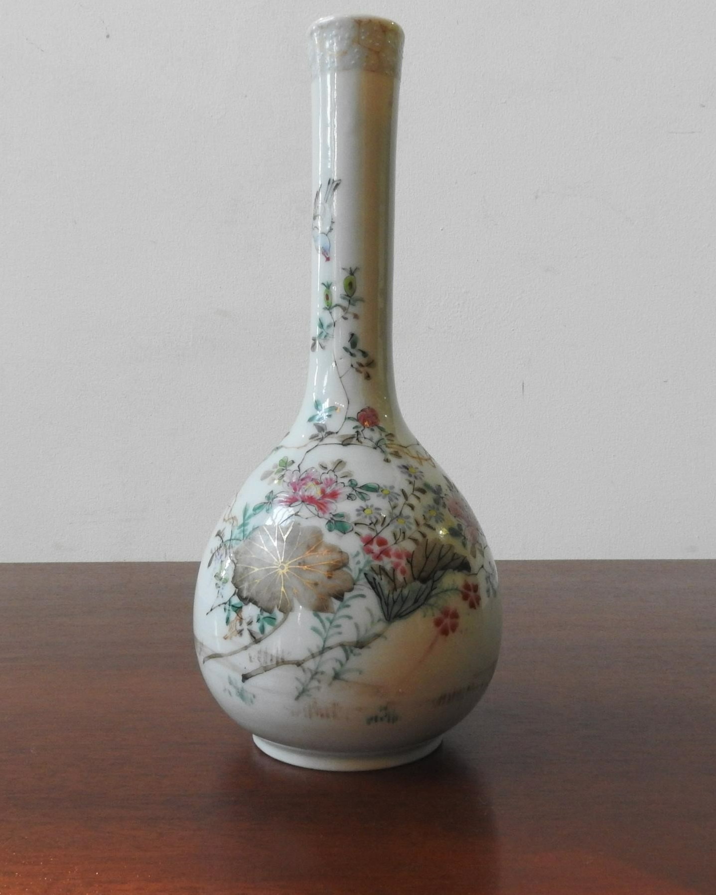 A FAMILLE ROSE BOTTLE VASE, 25 cm high - Image 3 of 5