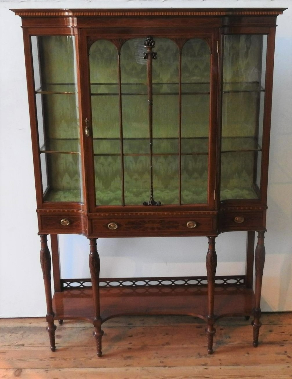 AN EDWARDIAN MAHOGANY INLAID GLAZED BREAK-FRONT DISPLAY CABINET, with bowed glass panels, a long