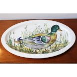 AN ITALIAN HAND PAINTED OVAL PLATTER DECORATED WITH PICTURE OF MALLARD DUCK IN REEDS,