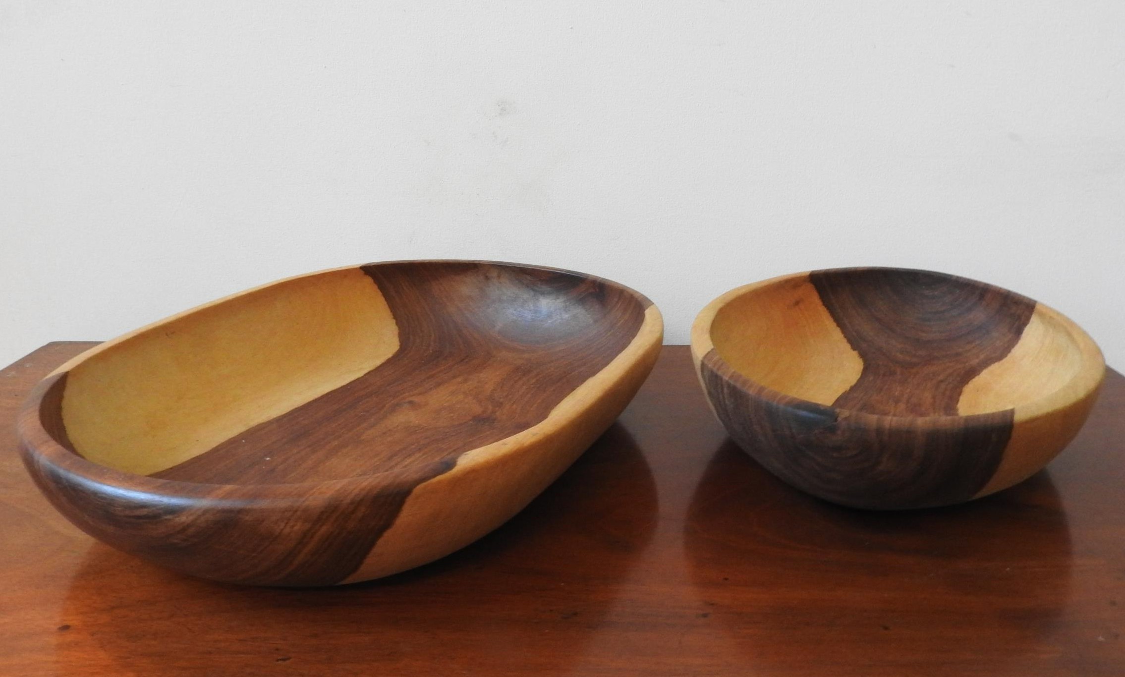 TWO CARVED INDIGENOUS WOODEN BOWLS, one obong and one oval, 42 x 32cm and smaller - Image 3 of 3