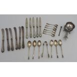 A SET OF SIX SILVER TEASPOONS AND SUGAR TONGS, FIVE HALLMARK SILVER KNIVES, SILVER HANDLED KNIVES