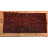 A SMALL RED GROUND BORDER PATTERN PERSIAN RUG, 172 x 83 cm