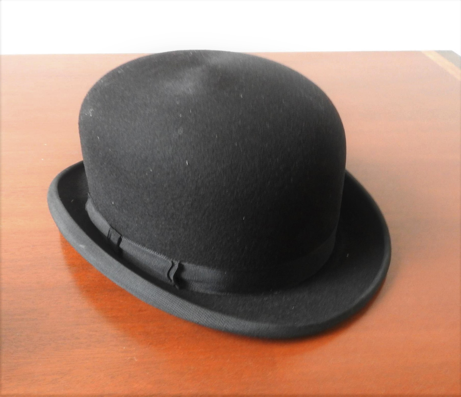 A CHRISTY'S OF LONDON BOWLER HAT, UK size 7 5/8, 62 cm - Image 4 of 4