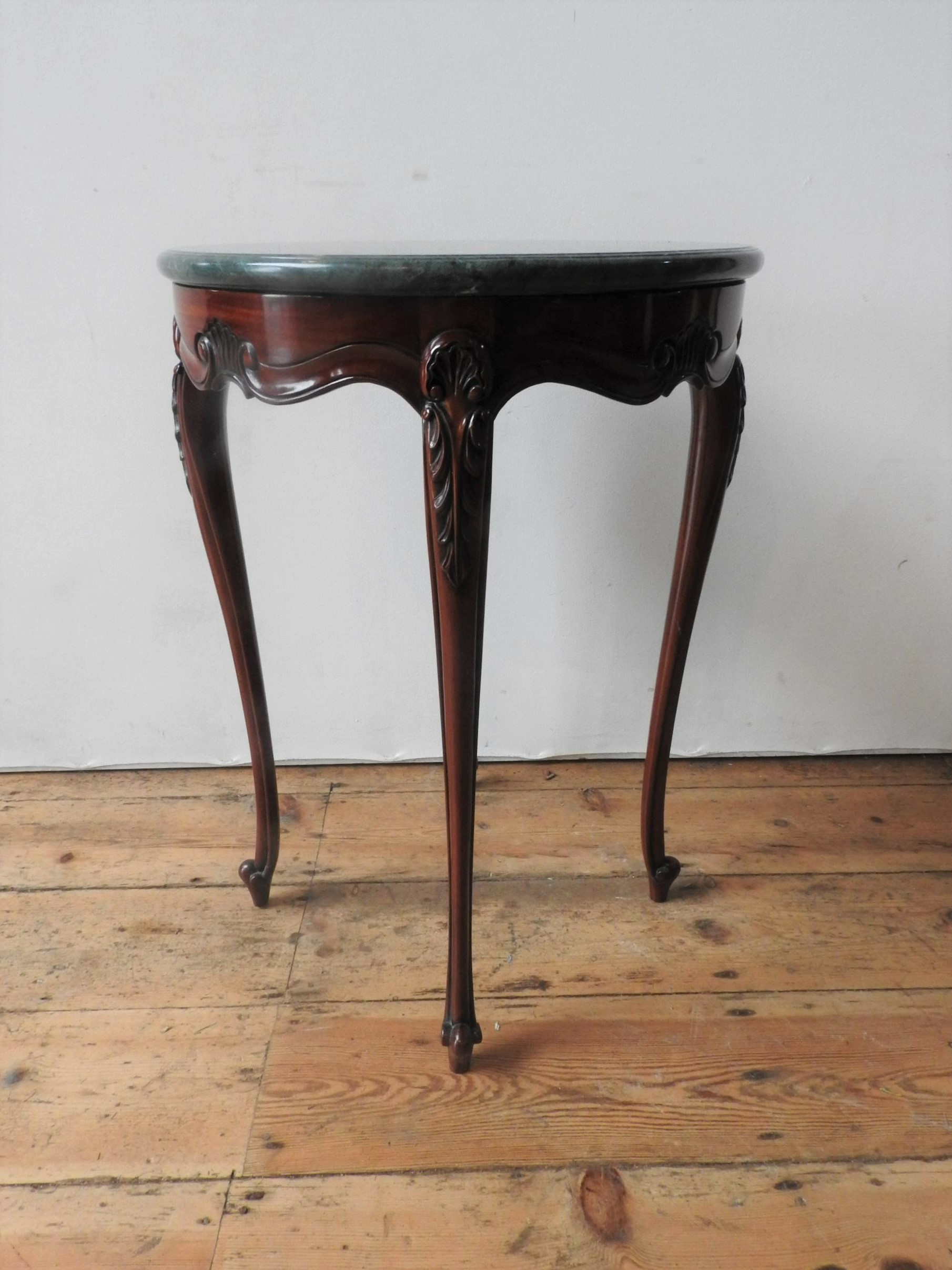 A BRIGHTS OF NETTLEBED LOUIS XV STYLE MARBLE TOP LAMP TABLE, the marble top 46 cm dia, supported - Image 2 of 4