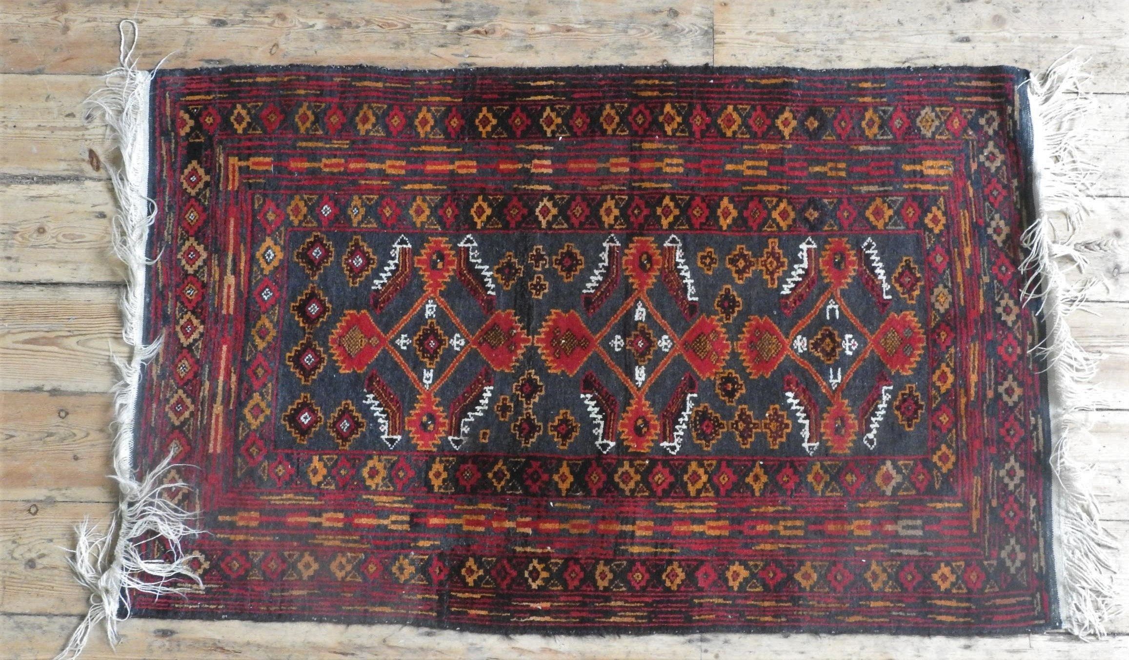 A HAND KNOTTED BORDER PATTERN KHELIM PRAYER RUG,  146 x 92 cm