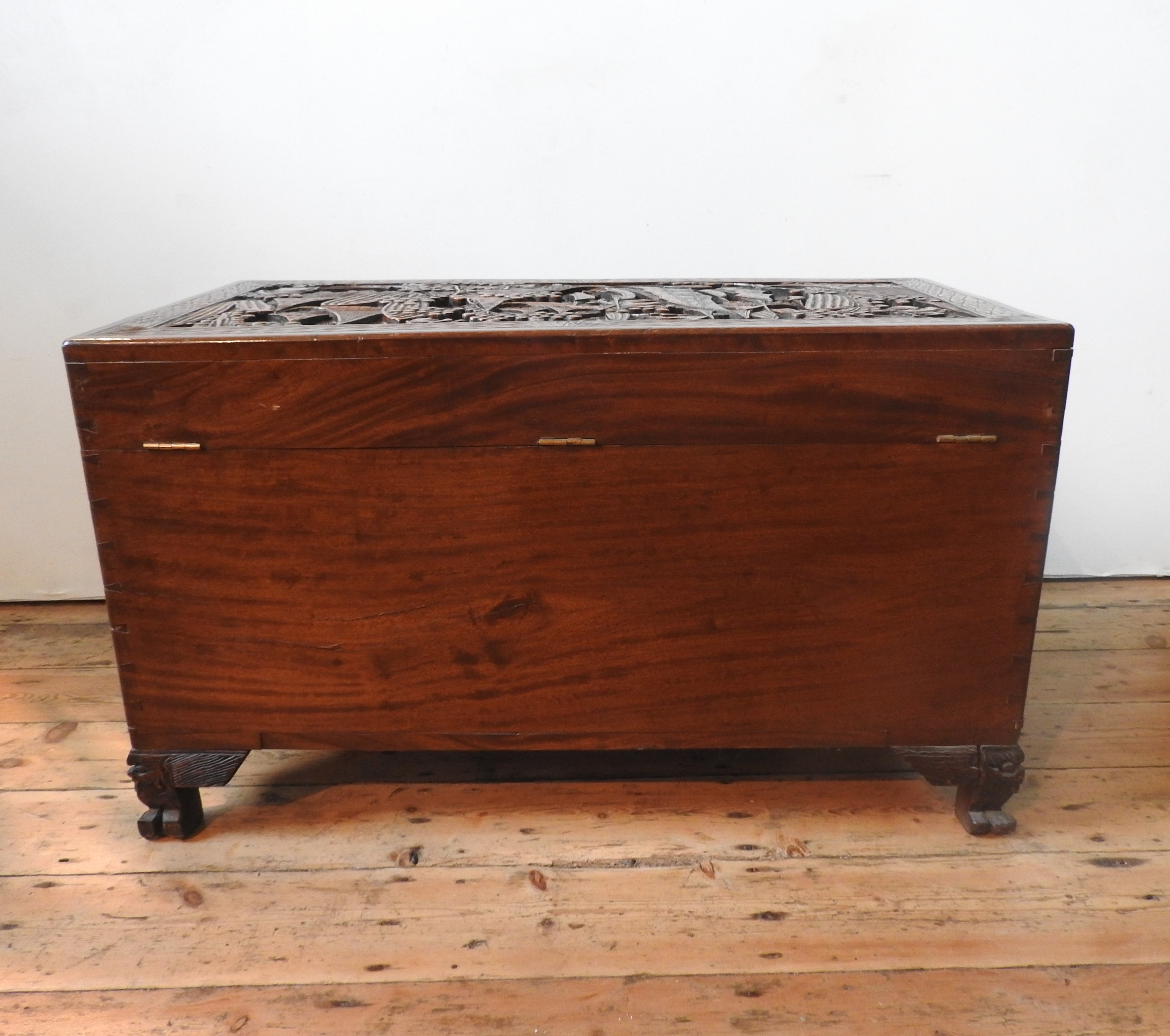 AN ORNATE CARVED CAMPHORWOOD BLANKET CHEST , with two carved handles and claw feet,  62 x 98 x 54 cm - Image 4 of 4